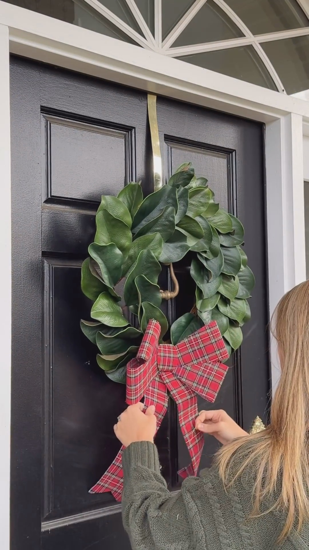 Love this magnolia wreath and all the sash/bow options for a festive first impression 


#LTKHoliday #LTKHome #LTKSeasonal