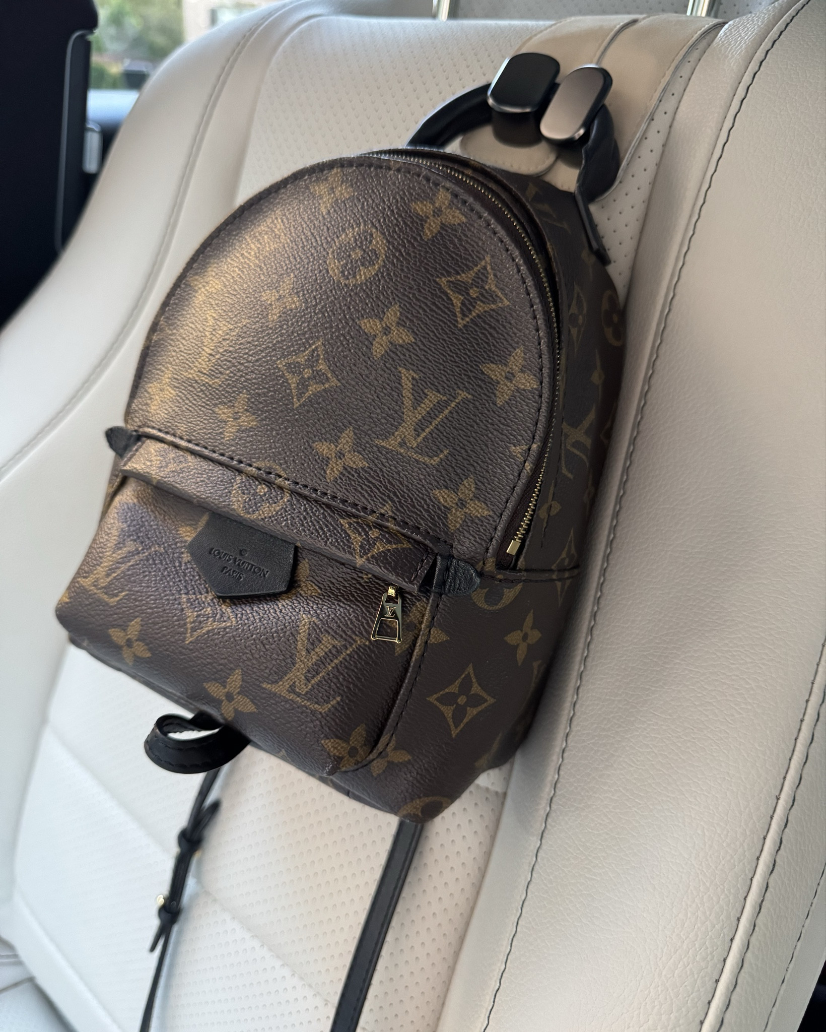 The perfect bag hook!   Soft, can be flipped to the front or back easily and nothing to scratch my seats
#amazon #bagaccessories #caraccessories #baghook

#LTKTravel #LTKFindsUnder50