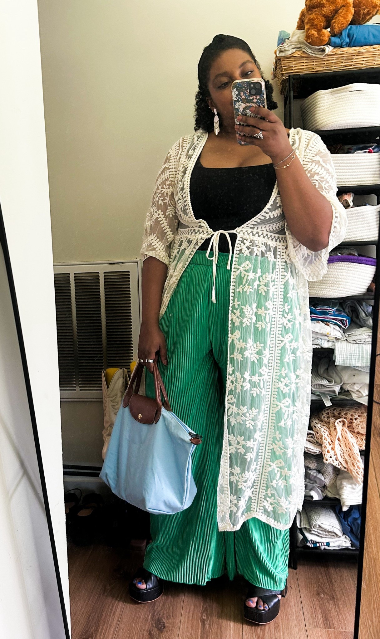 ✨ *Church fit but make it comfy, crunchy, and effortlessly cute* ✨

Yesterday’s look: thrifted kimono cardi, wide-leg green pleats that feel like pajamas (but make it fashion), and my favorite platform sandals because Jesus deserves height AND style. 🙌🏾🖤

Linked the look on my LTK because while most of this was thrifted, I think I can help  you find some similar pieces! 👀—and yes, I always carry two bags: one for the baby stuff, one for the Holy Spirit 💼😉

🛍️ Tap the link in bio to shop the vibe!

#liketoknowit #churchootd #crunchymomstyle #sahmfashion #faithandfashion #modestmillennial #ltkcurves #thriftedandgifted #momstylemonday #sundaybestfit #ltkchurchstyle


#LTKStyleTip #LTKShoeCrush #LTKMidsize