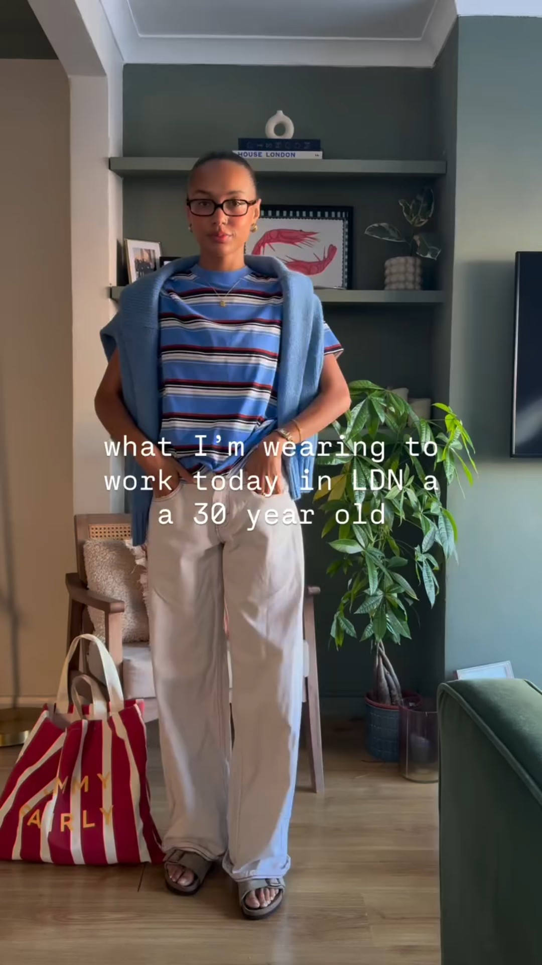 got some blue going on 🫐

🏷️ 
tshirt @arketofficial 
Jumper @nakdfashion 
jeans @motelrocks 
bag @jimmyfairly 
rings @atoleajewelry 

#ootd #grwm #outfitoftheday #officewear #summerfashion #workwear #simplestyle