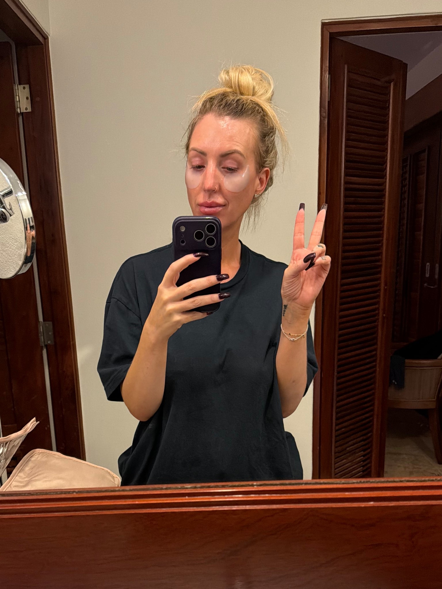 What’s in my skincare bag when traveling? Everything hydrating for those spring break trips. Mostly Oliveda products which you can order directly from me, but here’s a list of other must haves in my beauty bag 💋

#LTKgrwm #LTKmorningroutine #LTKTravel