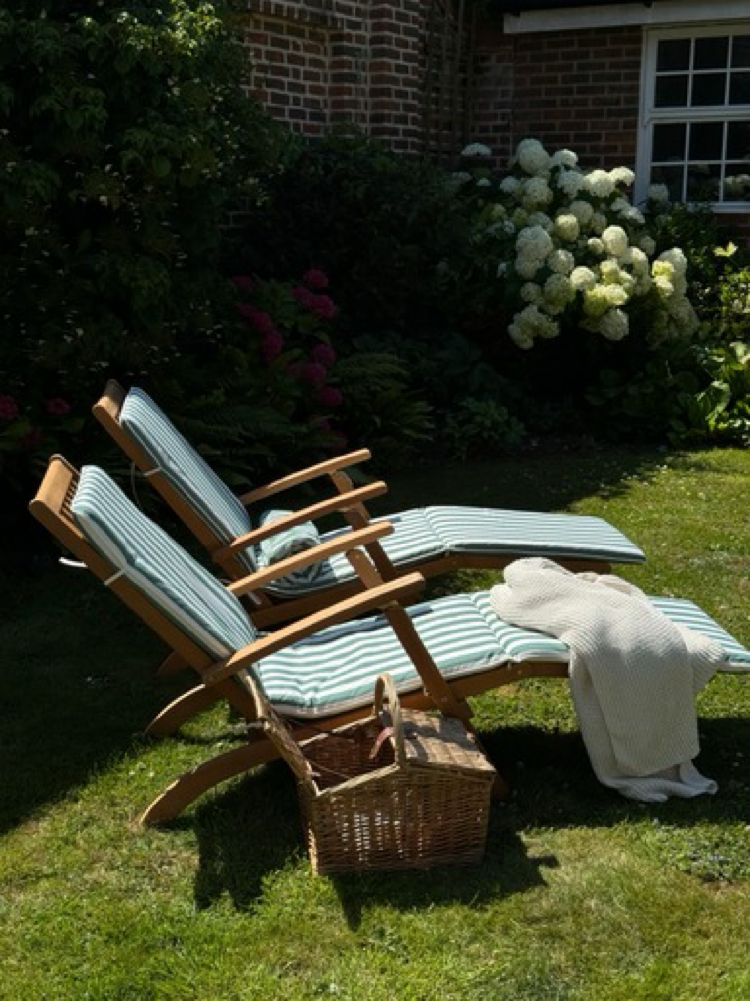 Summer, Home, Garden furniture, Loungers, Cushions, Shopping basket, Garden Basket

#LTKhome #LTKsummer #LTKeurope