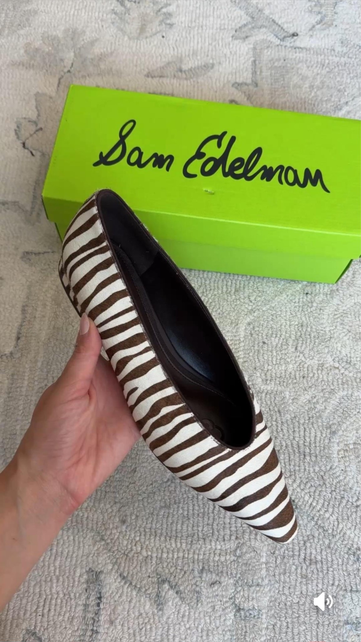 A little zebra moment 🤎 These Sam Edelman flats are such an easy way to make a simple outfit feel instantly more fun. So cute with denim, trousers or a little fall dress—shop them here!

Sam Edelman flats, zebra flats, fall shoes, pointed toe flats, midsize style, size 12/14

#LTKSeasonal #LTKWorkwear #LTKgrwm