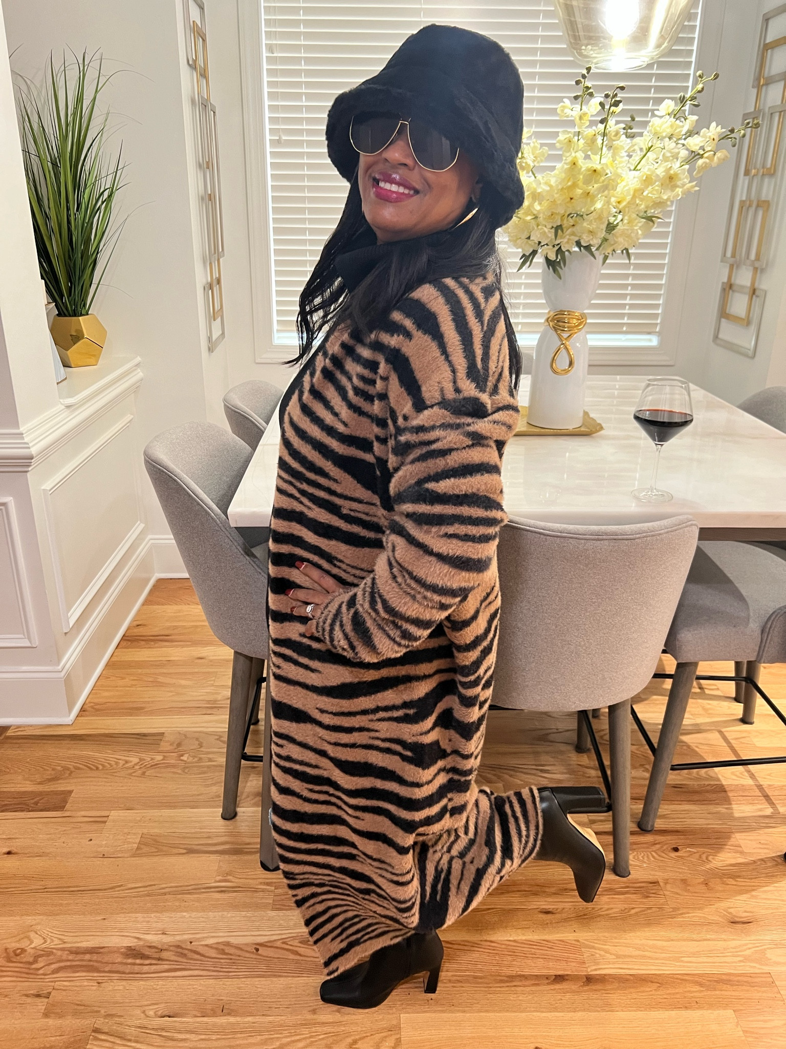 Cozy Cardigan that makes a statement😍

This long cardigan is super thick and luxe. What an amazing find. 

#LTKMidsize #LTKSeasonal #LTKFindsUnder100