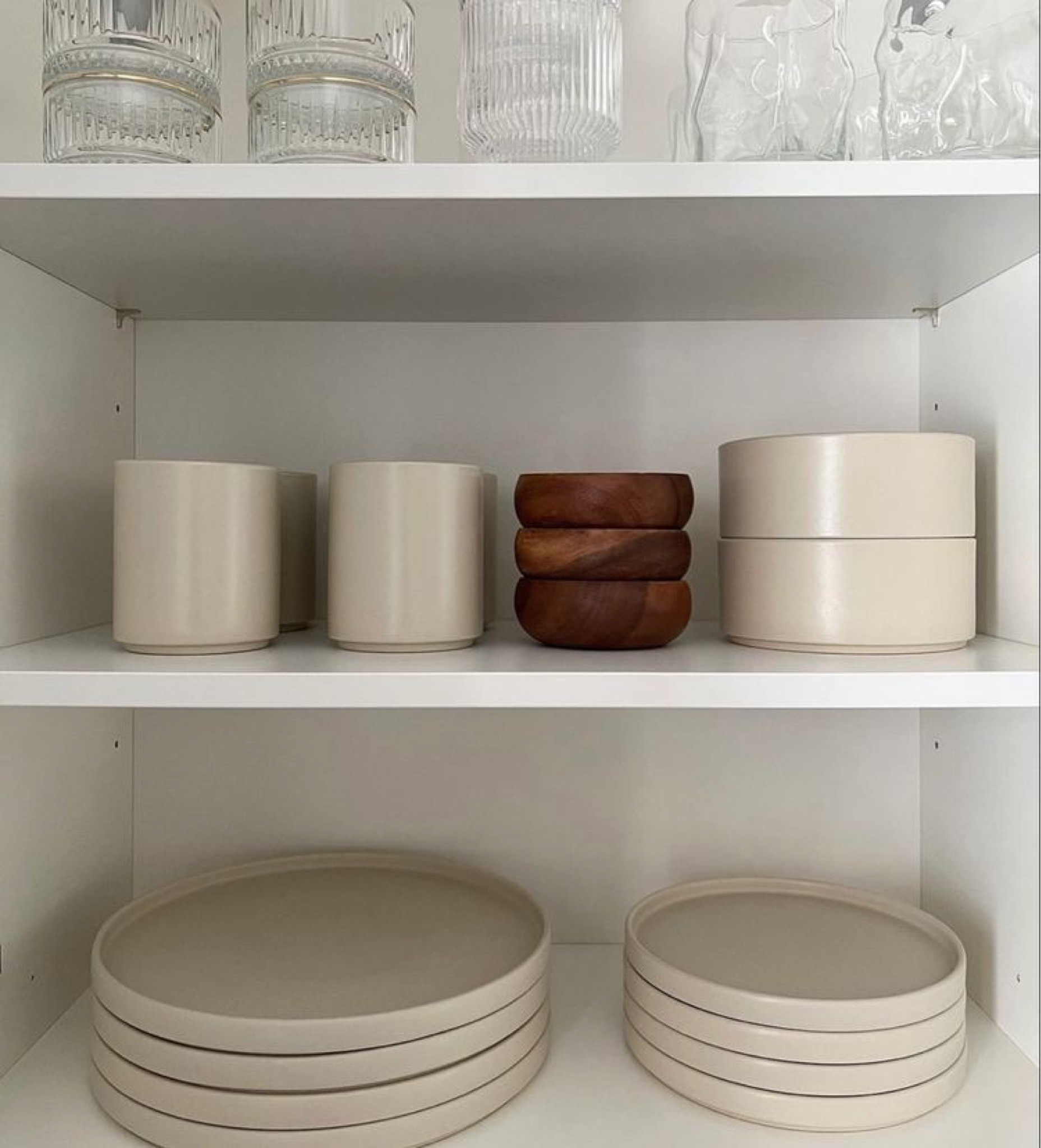 Home decor kitchen finds plates bowls glasses aesthetic 

#LTKFind #LTKhome #LTKstyletip