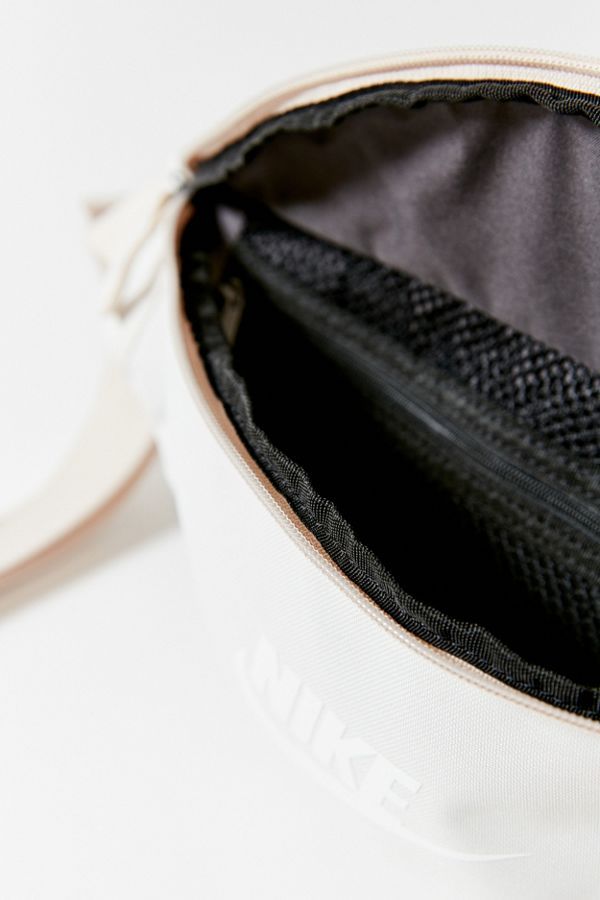 Nike Heritage Belt Bag | Urban Outfitters (US and RoW)