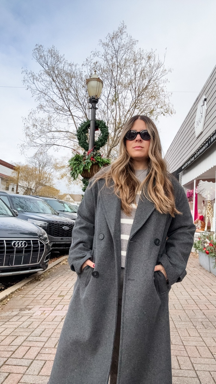 Coastal Christmas charm has been my vibe from growing up in NJ to living in CT for 6 years and back to NJ again 🌊🎄nothing beats it. 

We spent Saturday morning in Spring Lake and had such a nice time as a family. The shops look adorable, the weather was perfect — if this isn’t on your bucket list this season, it really should be. ✨ 

#vlogmas #postpartum #christmasseason #jerseyshore