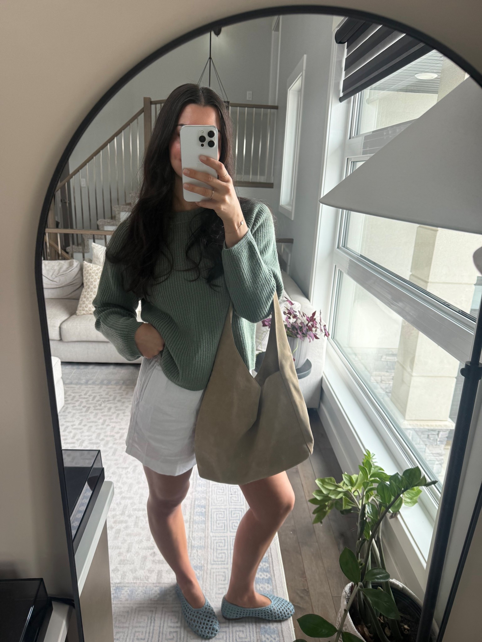 @Quince now ships to Canada! Inexpensive expensive things. I love this cashmere sweater (in large), linen shorts (in medium), and suede bag. At the best prices! 😍 #quincepartner

#LTKsummer #LTKcanada