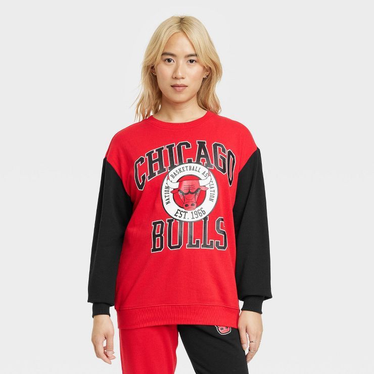 Women's NBA Chicago Bulls Colorblock Graphic Sweatshirt - Red | Target