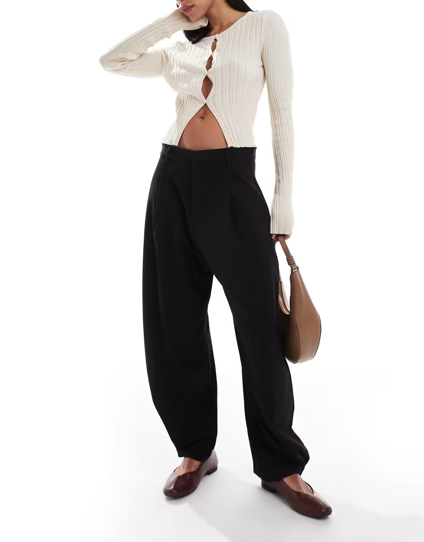 Pull&Bear balloon leg tailored pants in black | ASOS (Global)