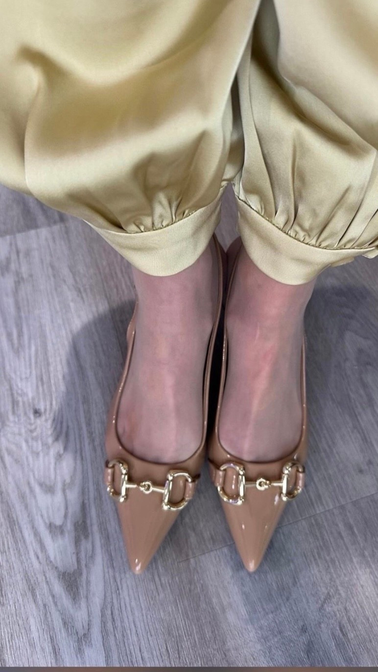 It’s all in the hardware. ✨👢 Adding a gold horsebit detail to a classic neutral heel instantly makes an outfit feel more intentional and sophisticated. I love how the tan leather grounds the bright chartreuse satin! Tap the link in my bio to shop these must-have heels on my LTK! 🌟👜 #HighEndStyle #WinterGlow #ClassicFootwear #LTKfind

Tan patent leather slingbacks, pointed-toe horsebit heels, gold buckle detail, chartreuse satin joggers, neutral designer footwear, feminine professional style, high-shine patent leather, sophisticated winter social look, Weatherby Lake style, luxury closet staples, LTKstyle, @VICI 

#LTKselfcare #LTKOver40 #LTKootd

#LTKmomlife #LTKSeasonal #LTKgrwm

#LTKgrwm #LTKSeasonal #LTKOver40