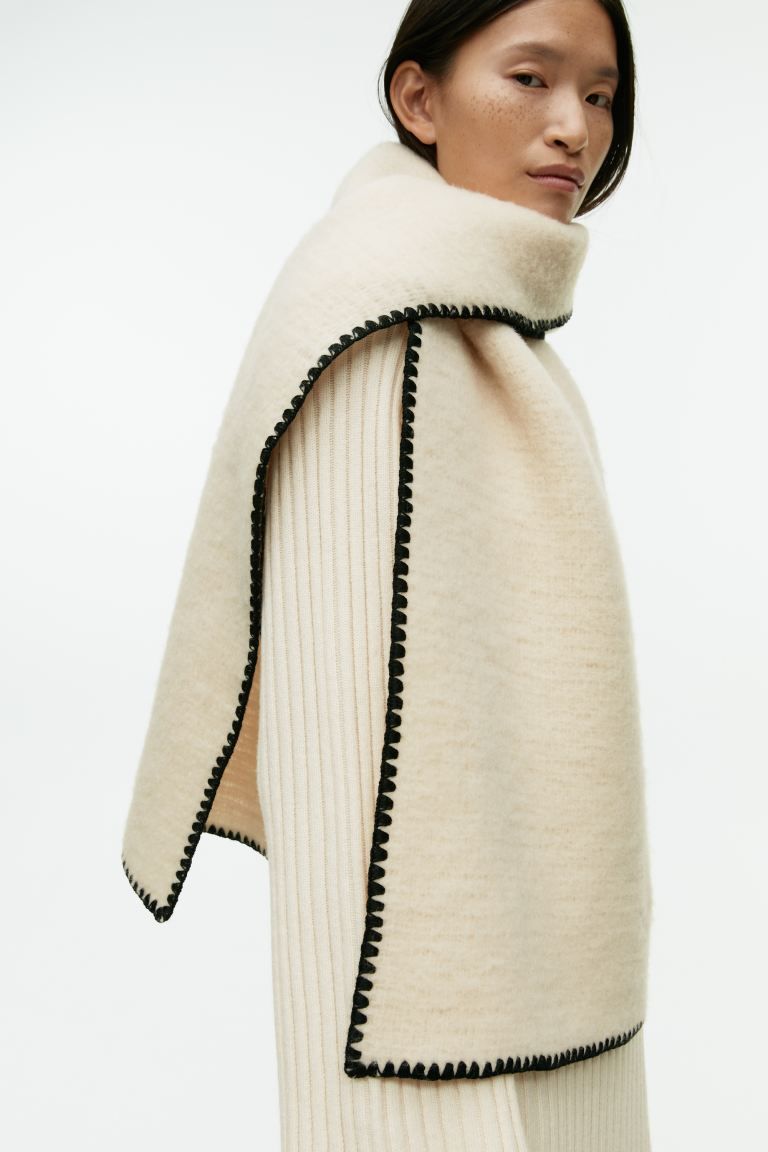 Blanket Stitch Wool Scarf - Off-White/Black - Ladies | H&M GB | H&M (UK, MY, IN, SG, PH, TW, HK)