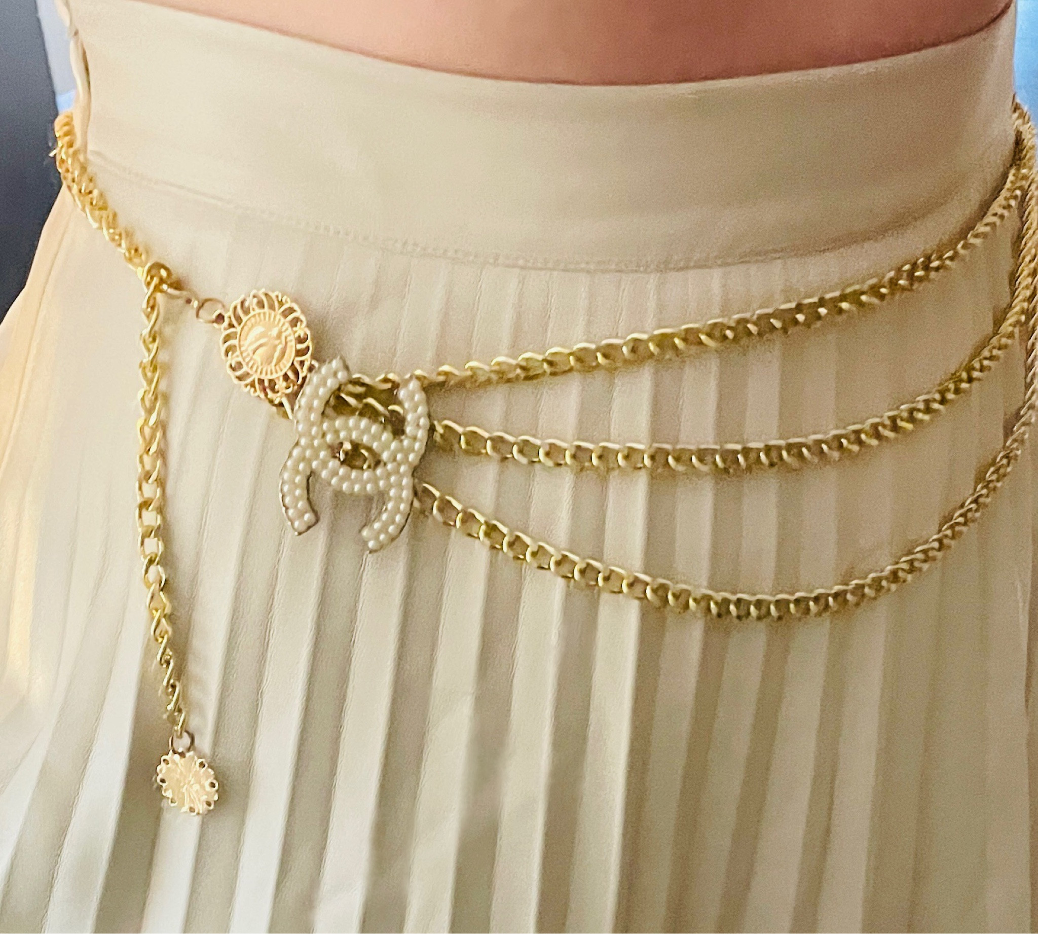 Added my Chanel brooch to my #amazonfashionfind belt! Wearing it over my faux leather skirt from Lulus (size small). ✨ Join me live on Pinterest TV on 1/11 at 6pm PST for tons of ways to style your brooch! Watch the replay or get a link to the episode on the blog under the ‘Pinterest TV’ tab :)

#LTKfit #LTKstyletip #LTKworkwear