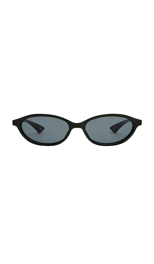 Le Specs Duskfall Sunglasses in Black. | Revolve Clothing (Global)