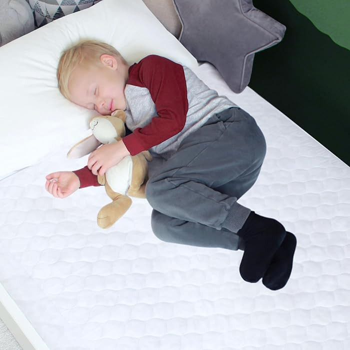 Twin White | Amazon (US)