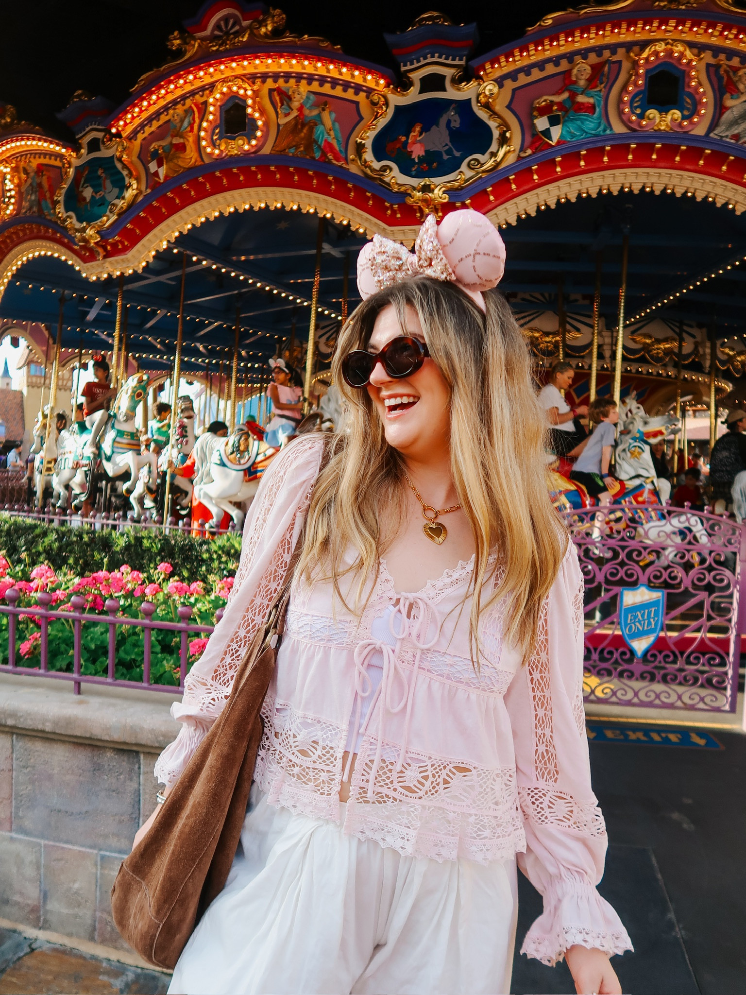 dreamy Disney day ootd ✨🎠🎀🧚🏻🫧👑🌸

🏷️: feminine outfit inspo, Disney ootd, Pinterest aesthetic, disney style, disneyland, disney world, disney aesthetic, classy aesthetic, styling color, pinterest aesthetic, Celine sunglasses, free people aesthetic

#LTKItBag #LTKStyleTip #LTKFindsUnder100