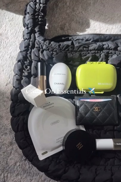 Wanna see what I carry on when traveling? 👀✈️

#LTKtravel #LTKAsia #LTKstyletip