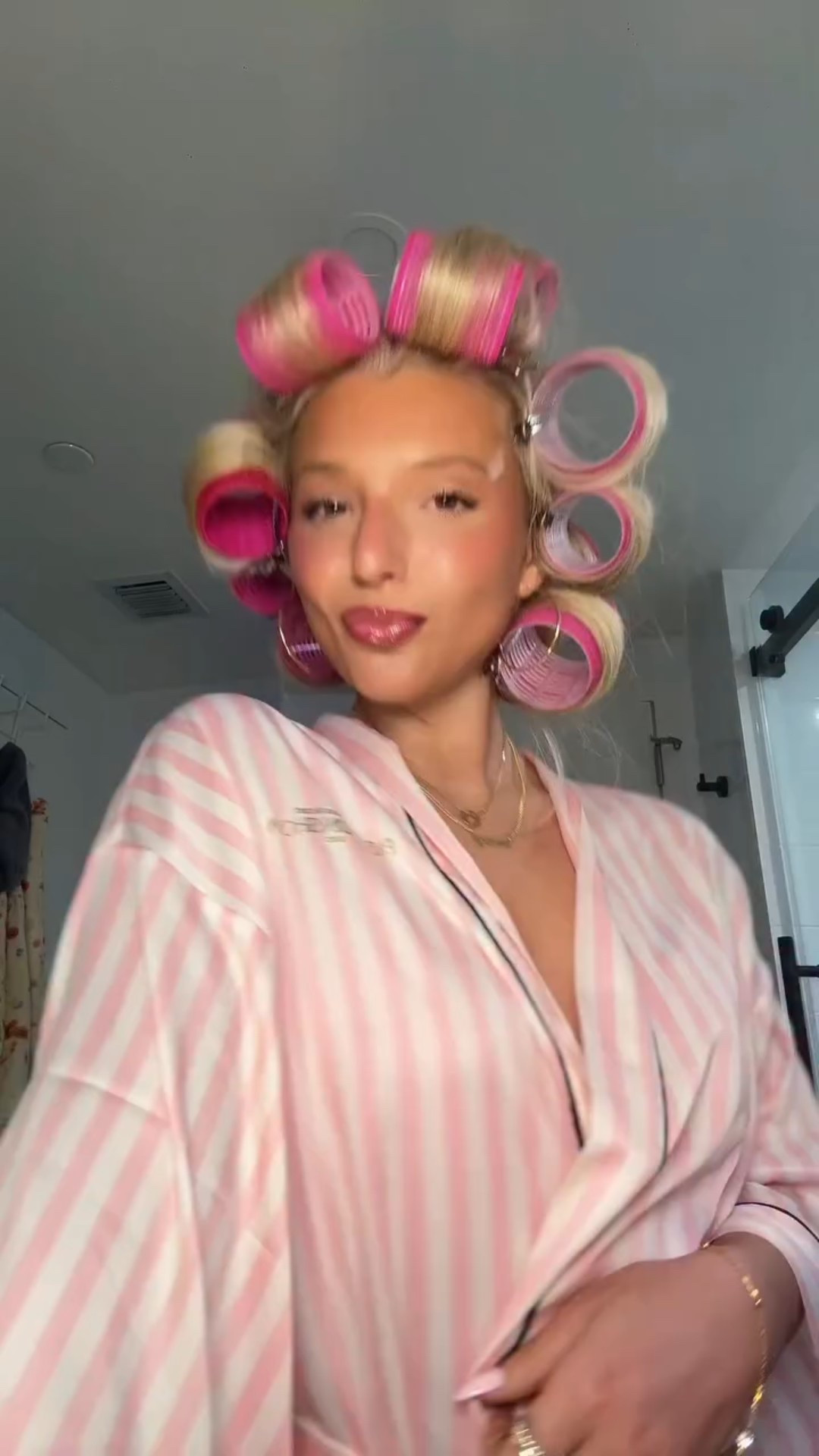 hair rollers > 🎀🪽✨

#reels #transition #hair #hairstyles