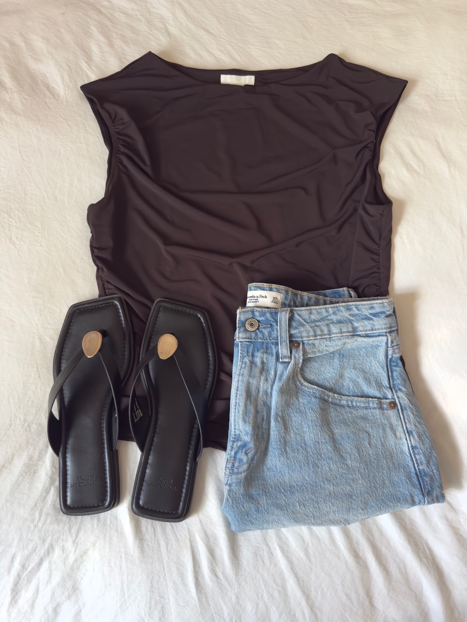 Cutest boatneck top 🤎 I love the mesh material!

#summer #outfitinspo #outfitideas #corporatetops #workshirts #brown

#LTKootd #LTKSeasonal