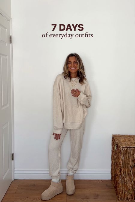 7 days of everyday outfits- my current fav sweat suit from Aerie! Wearing S in sweatshirt and XS in joggers 