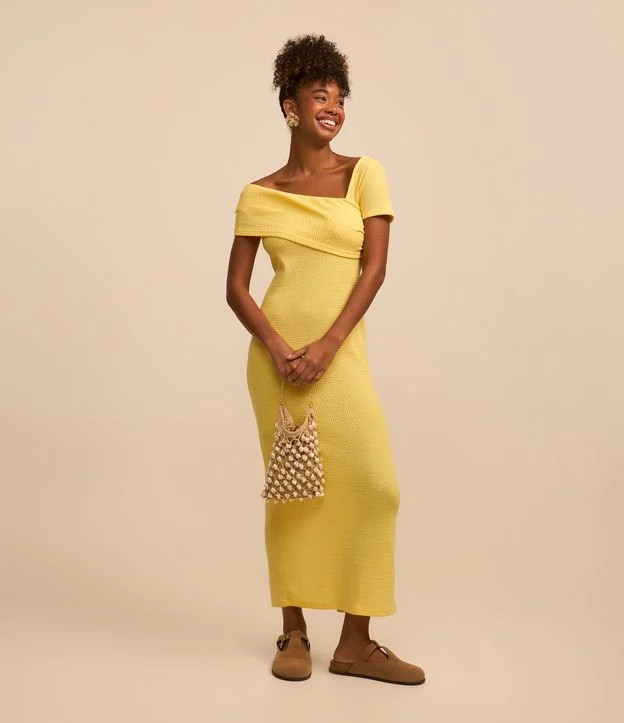 Vestido New Midi Texturizado com Decote Assimétrico e Pala Virada Amarelo - Lojas Renner | Renner (BR)