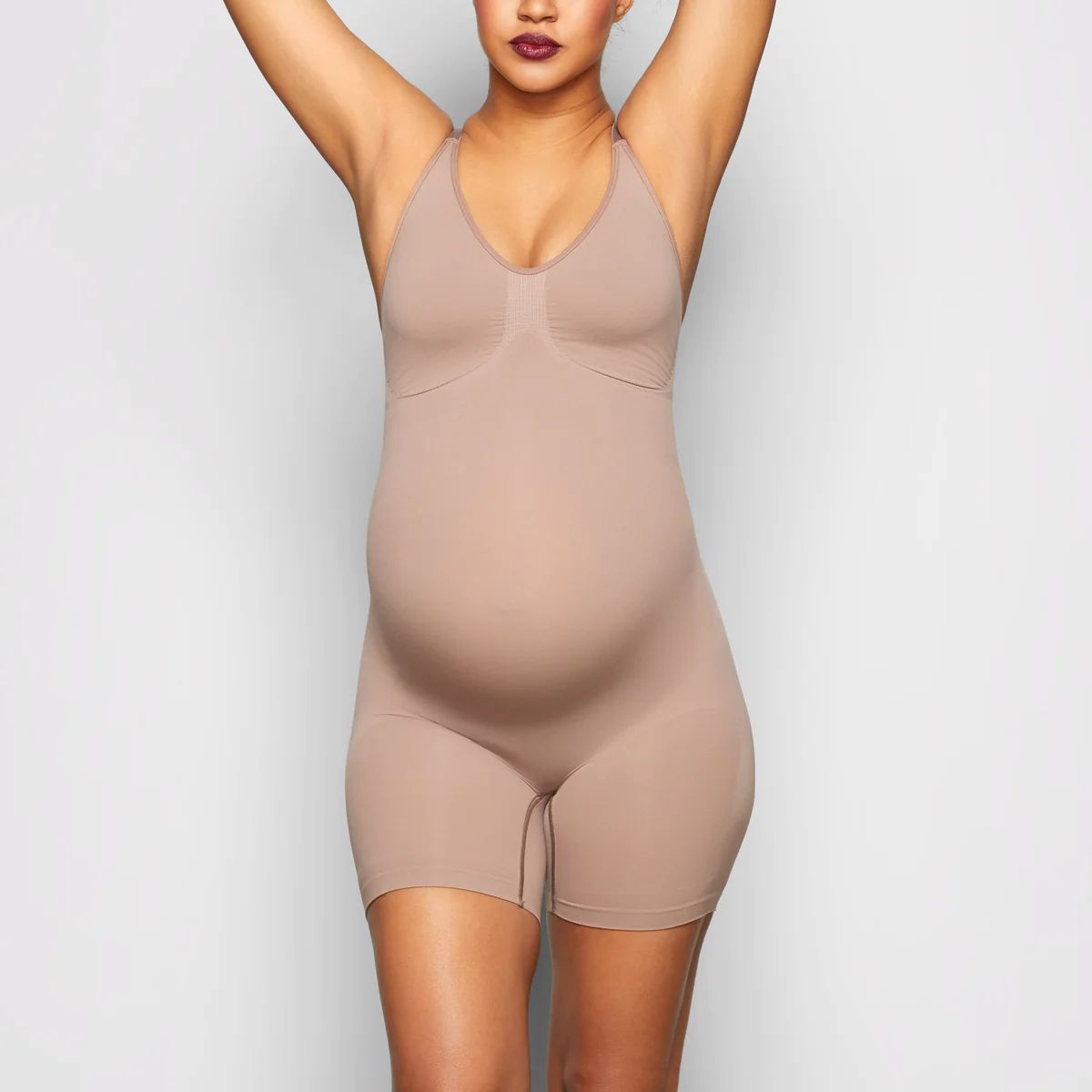 MATERNITY SCULPTING BODYSUIT MID THIGH | SKIMS (US)