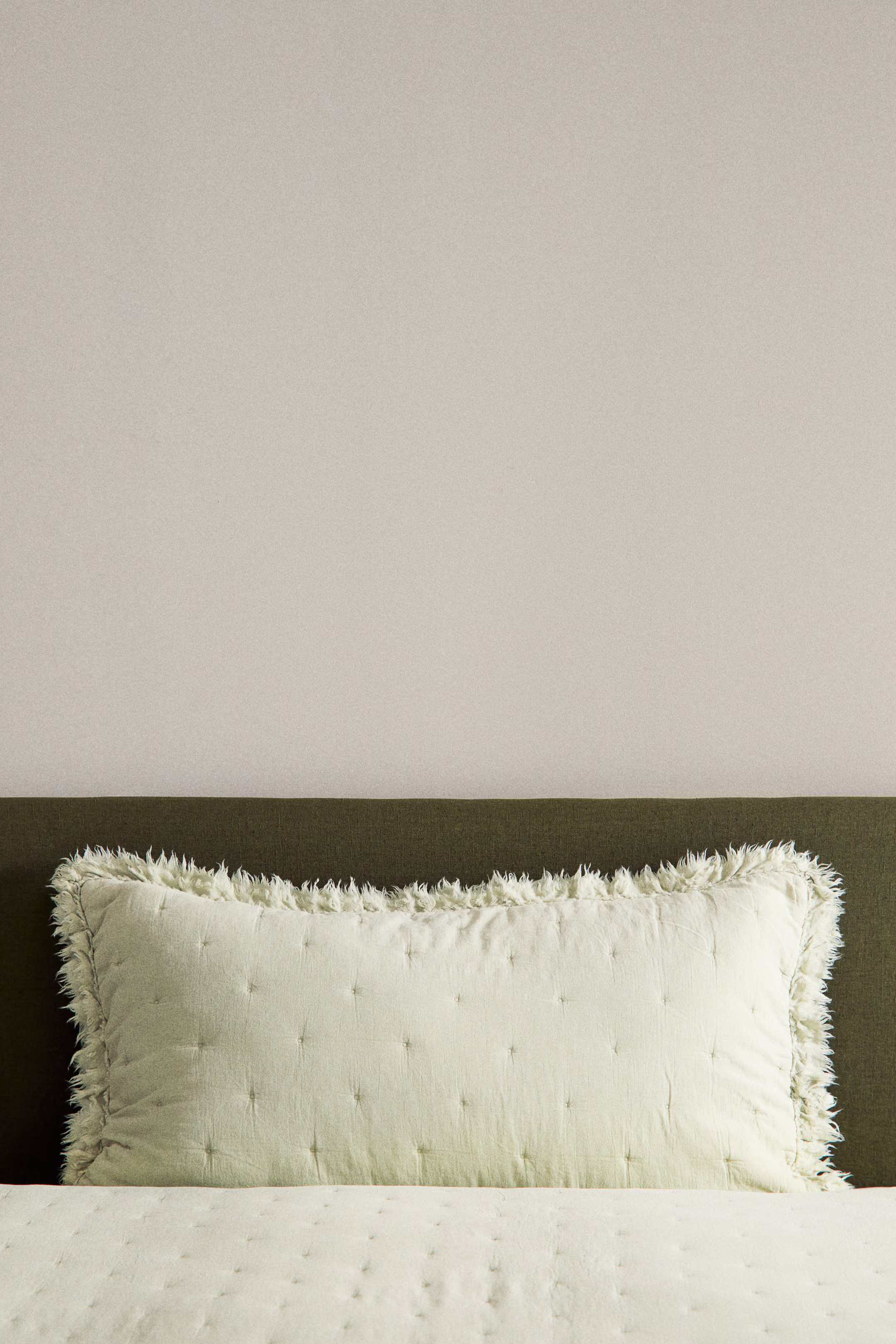 Ruffle-trimmed Cushion Cover | H&M (US + CA)