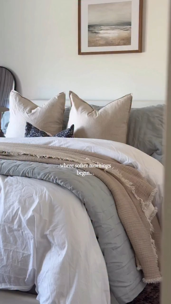 Spring bedding inspo for softer mornings with @onequince ☀️ 

Comment SHOP for a direct link 🔗 if you’re new to Quince, use the discount code INFG-26SEASONSPOEMDECOR10 at checkout!

The subtle blue tones mixed with softer browns and whites is just *chefs kiss* for this season! 😙🤌🏼🤍

#quincepartner #beddingdecor #bedinspo #bedroominspo #homedecorideas