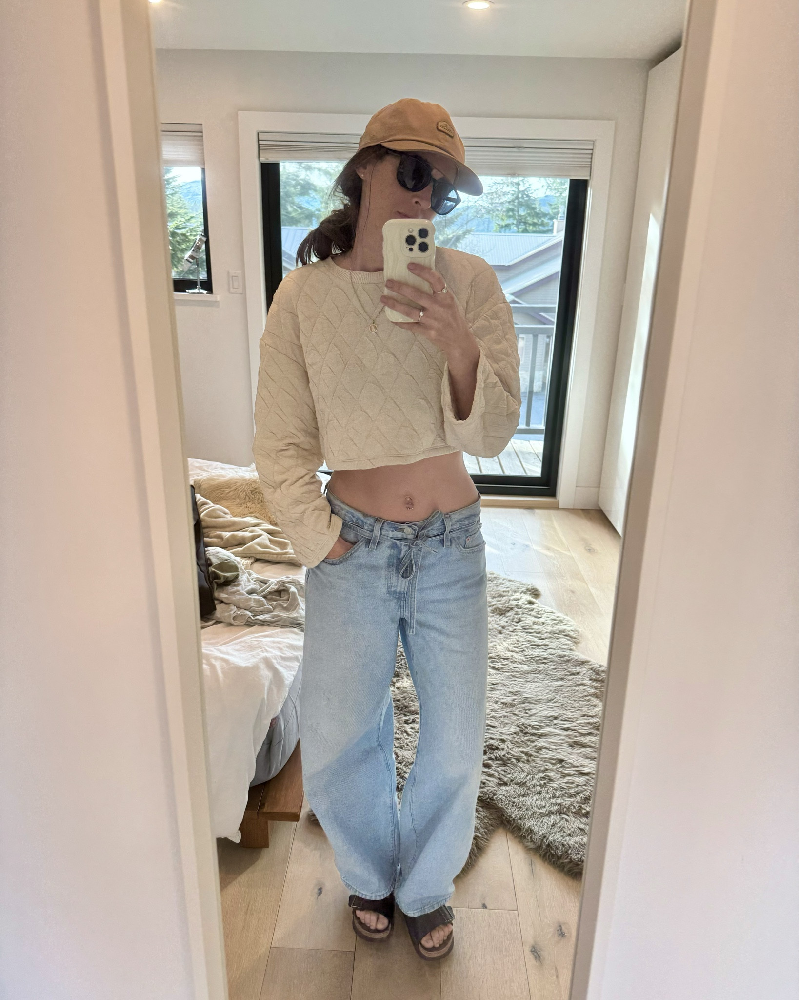Hashtag Soccer Mom always with the platform Birkenstocks⚽️. Also sorry the Levi’s Balloon Leg jeans appear to be sold out but if you can find them anywhere they are 🔥🔥🔥