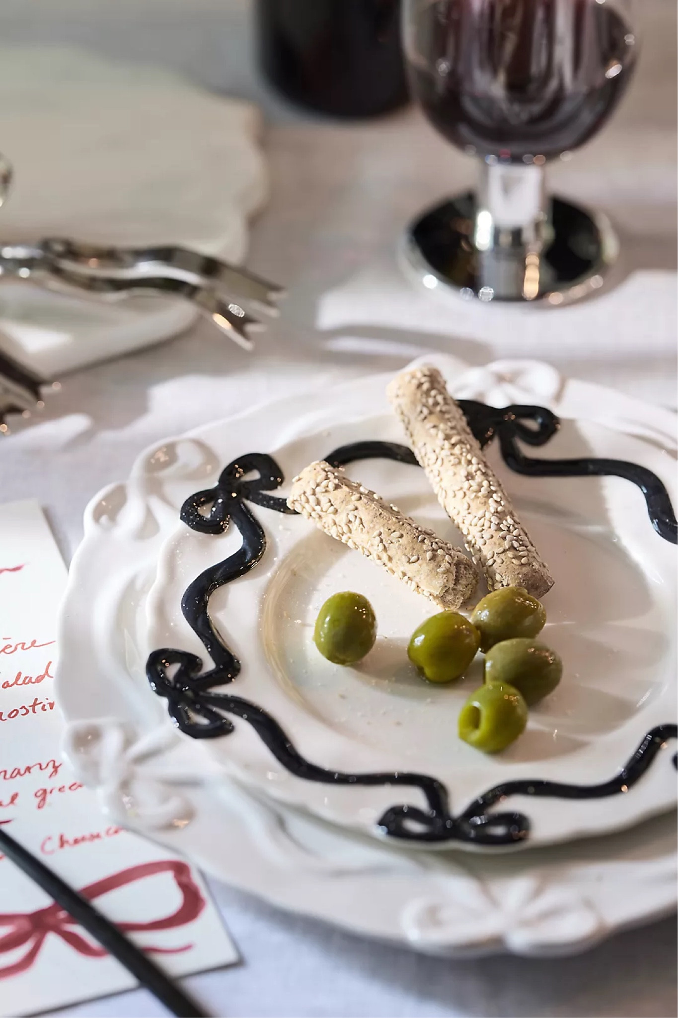 Love these bow plates SO much! Cute for hosting holiday parties or dinner parties

Anthropologie benedita bow set

#LTKParties #LTKHome #LTKSeasonal