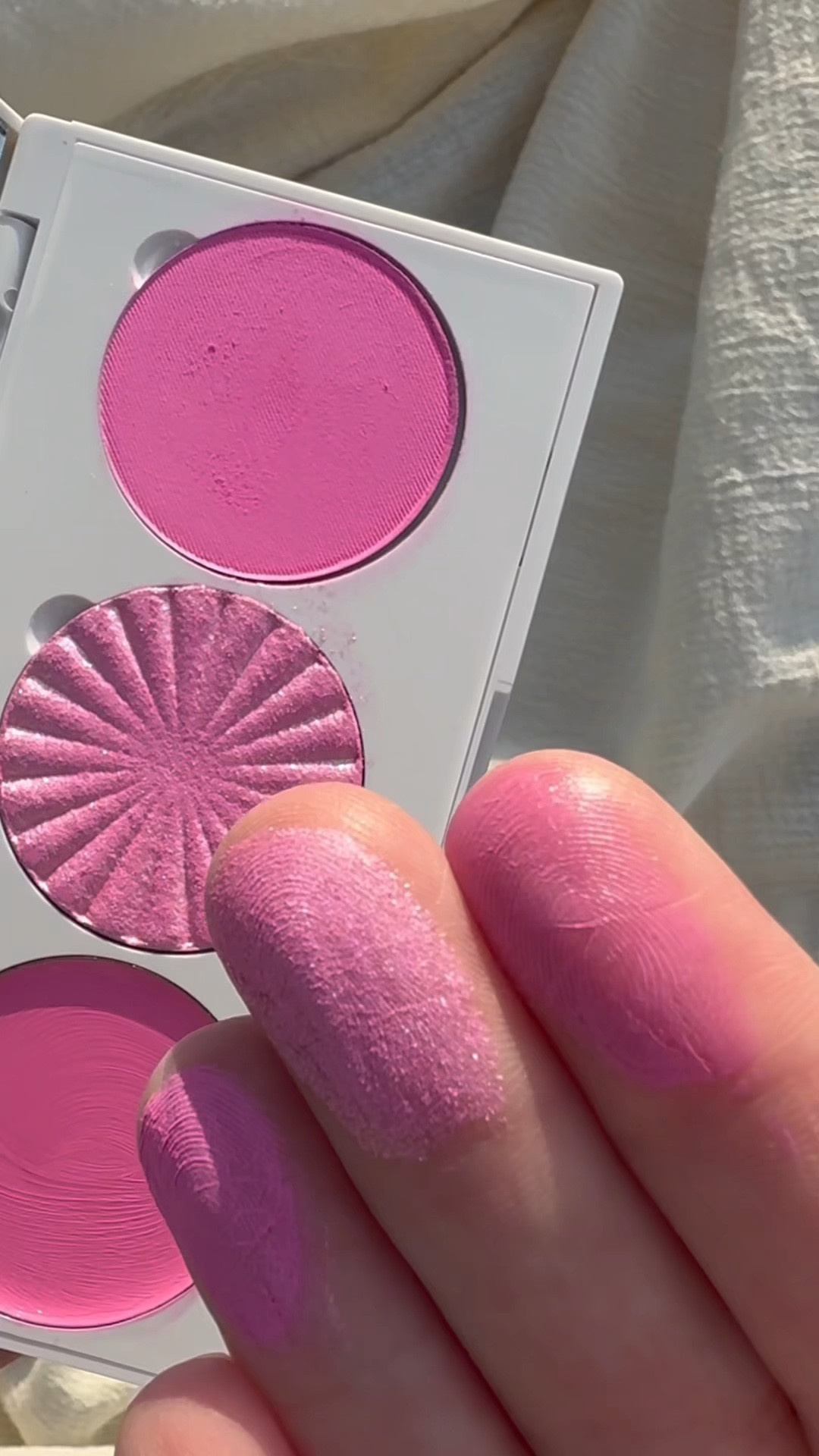 If PINK is your vibe … YOU NEED THIS!!!

This OFRA COSMETICS blush trio features:
Dreamy - a lip and cheek cream
Sugar Rush - a blushlighter
Pink Clouds - a powder blush



#LTKfindsunder50 #LTKbeauty #LTKVideo