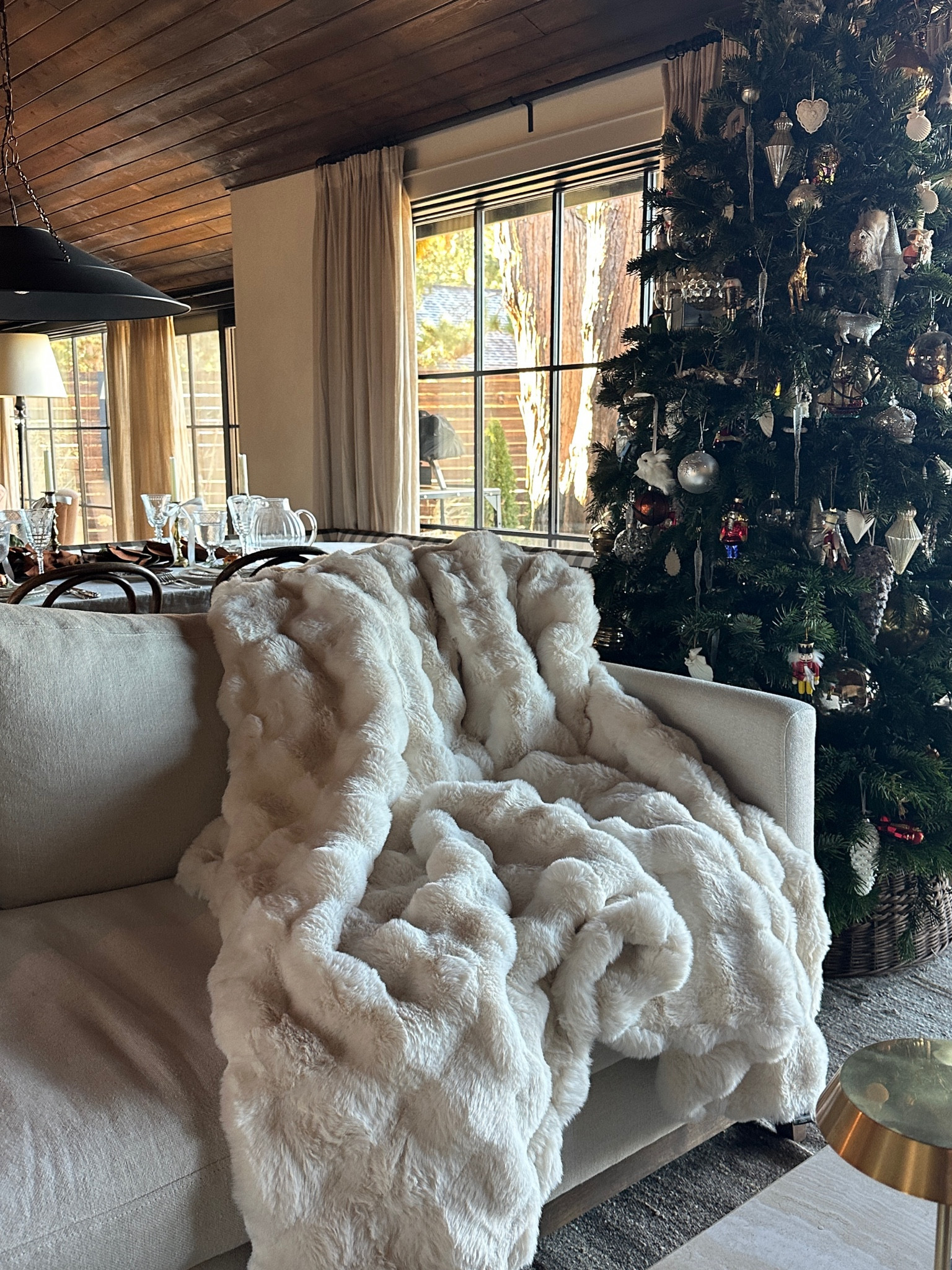 The coziest throw for the holidays! Double-lined, oversized and SO SOFT. We got it in oversized cream and have been fighting over it every night so far! Did I mention it’s on sale for Black Friday??

#LTKStyleTip #LTKHome #LTKSeasonal