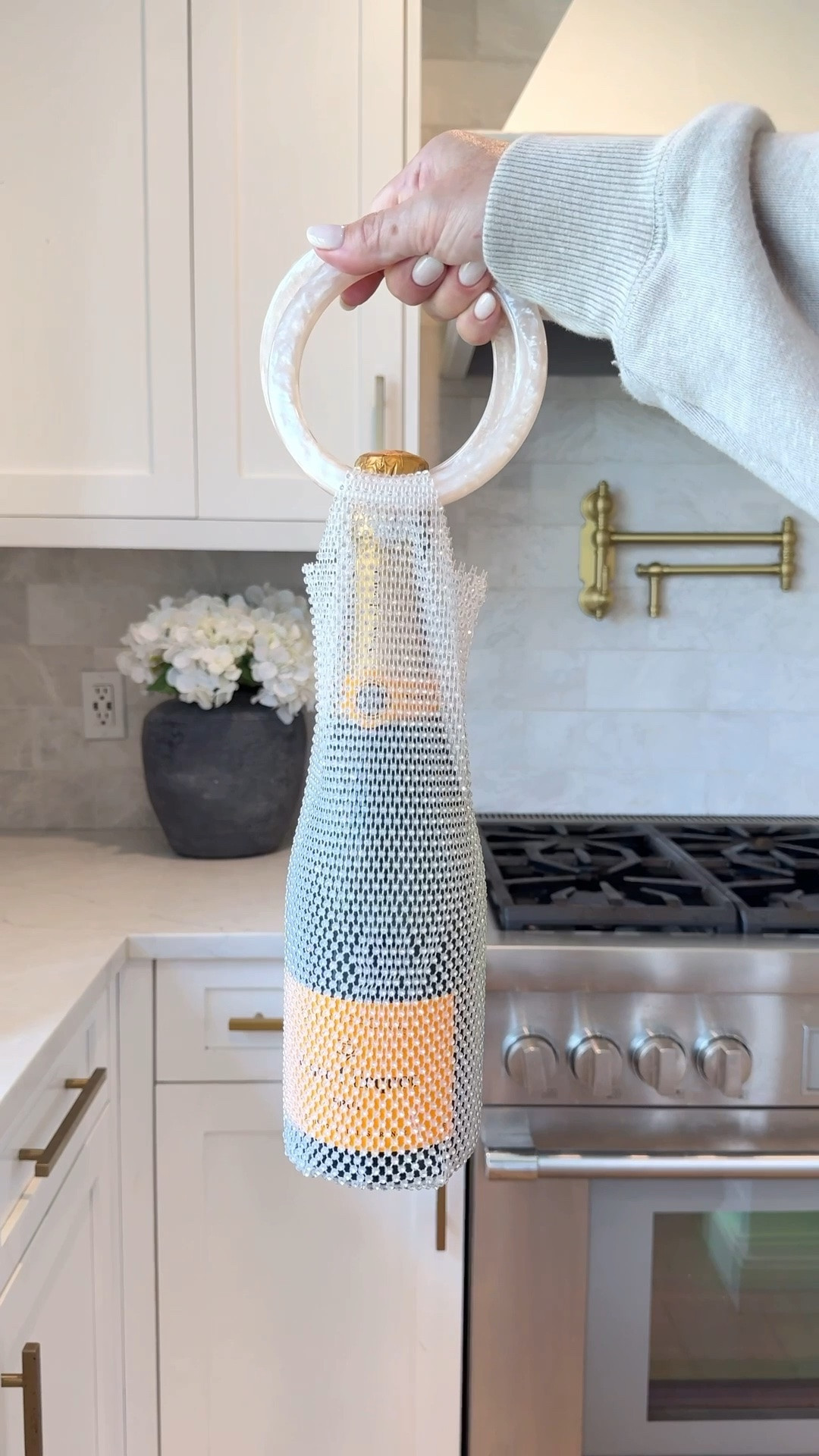 Luxe Champagne & Wine Gift Bag 🥂
-> Elevate your gifting! Where sparkle meets sophistication - these rhinestone studded gift bags turn every bottle into a statement. Perfect for wine, champagne, and premium spirits. They add a touch of glamour to any celebration, from intimate dinner parties to gift giving!

#LTKHome #LTKfoodie #LTKvlog