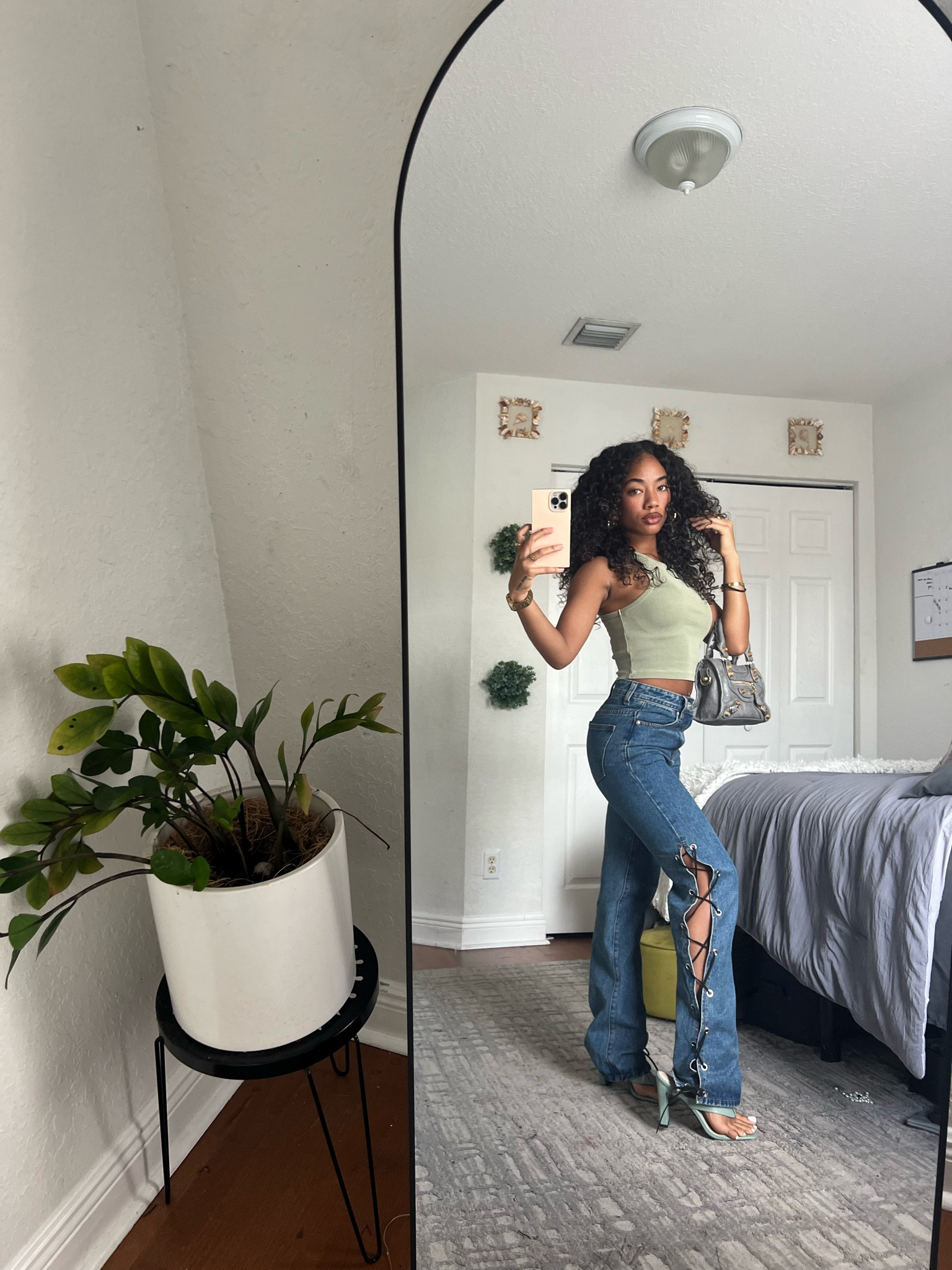 Size 23 | 5’1 

#LTKmidsize #LTKGiftGuide #LTKparties