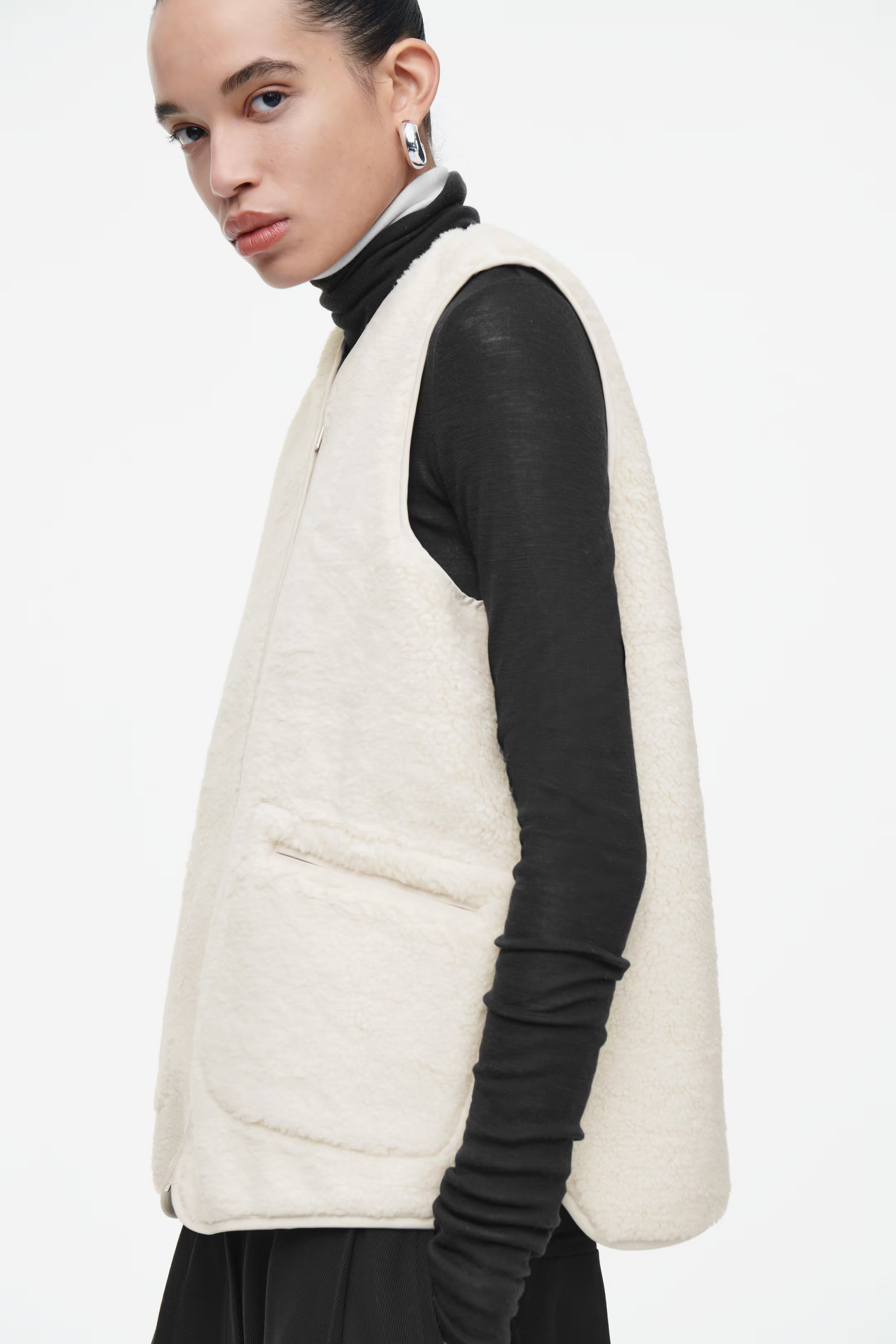 OVERSIZED FAUX SHEARLING GILET | H&M (DE, AT, CH, NL, FI)