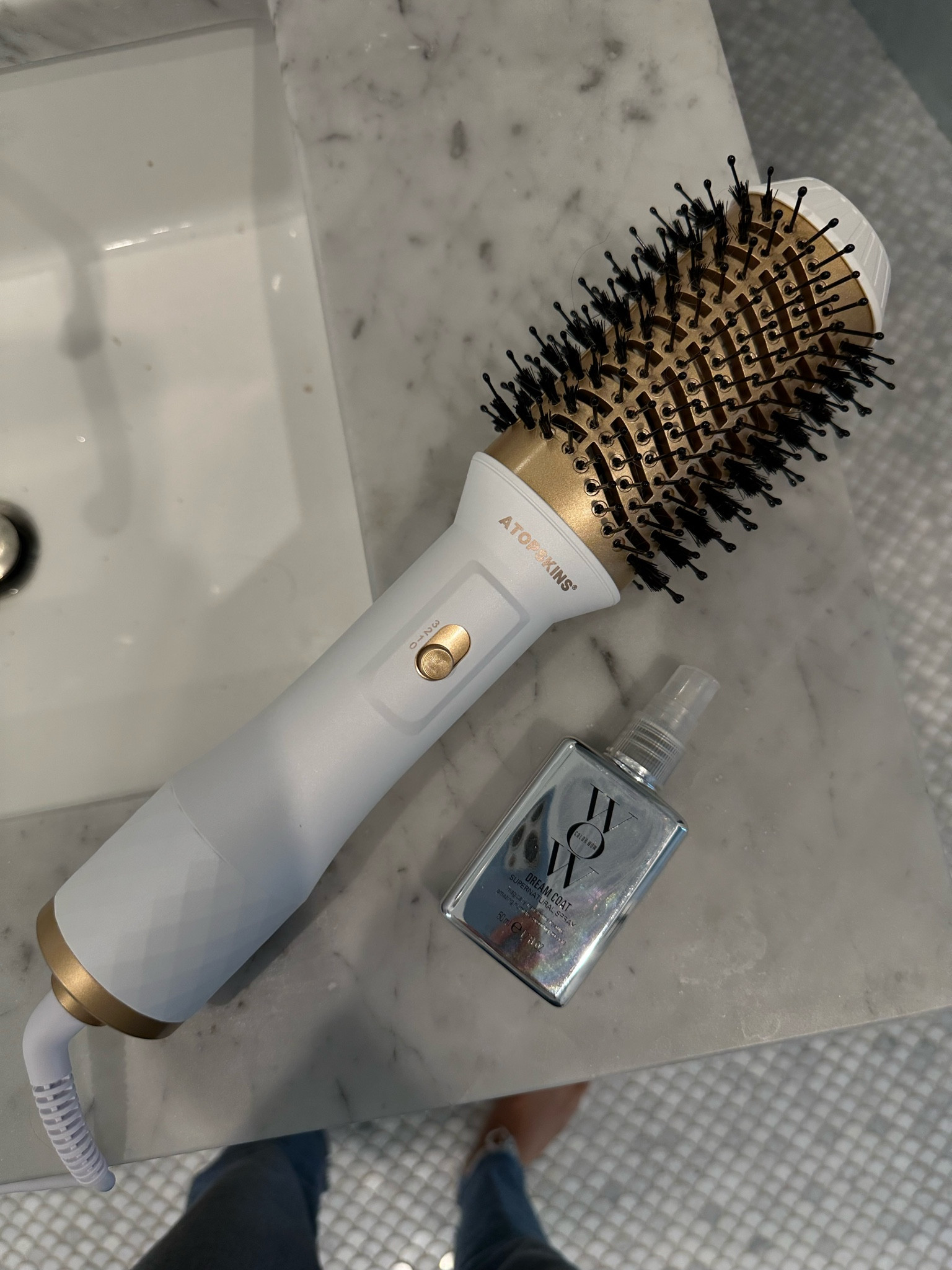 My morning hair routine - blow dryer - dream coat spray 