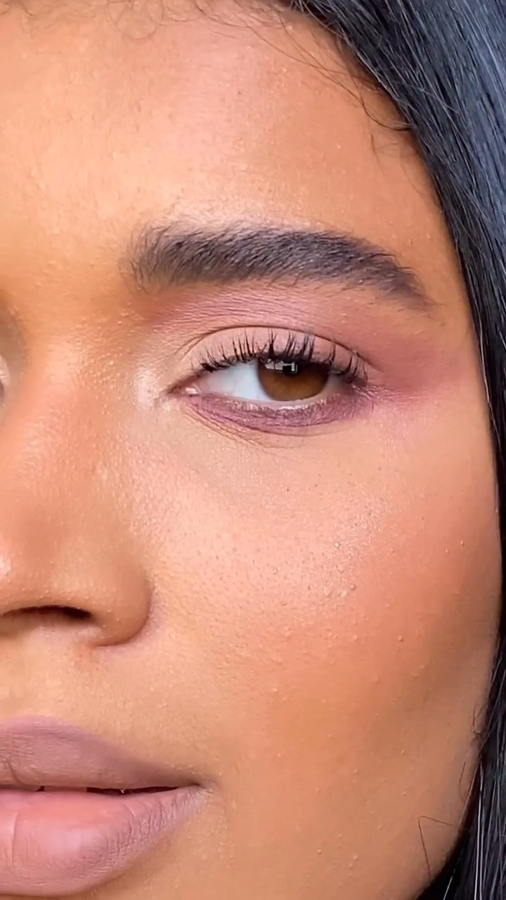 Tentei entrar pra #trend da make #barbie e acabei acertando na clássica haha 🤍

Paleta de sombras da linha Coffe to Glow : @essence.cosmetics.brasil 
Máscara de cílios I LOVE EXTREME: @essence.cosmetics.brasil 

.
#Ltkconbr2023 #makeup #makeuptutorial #trend #barbie