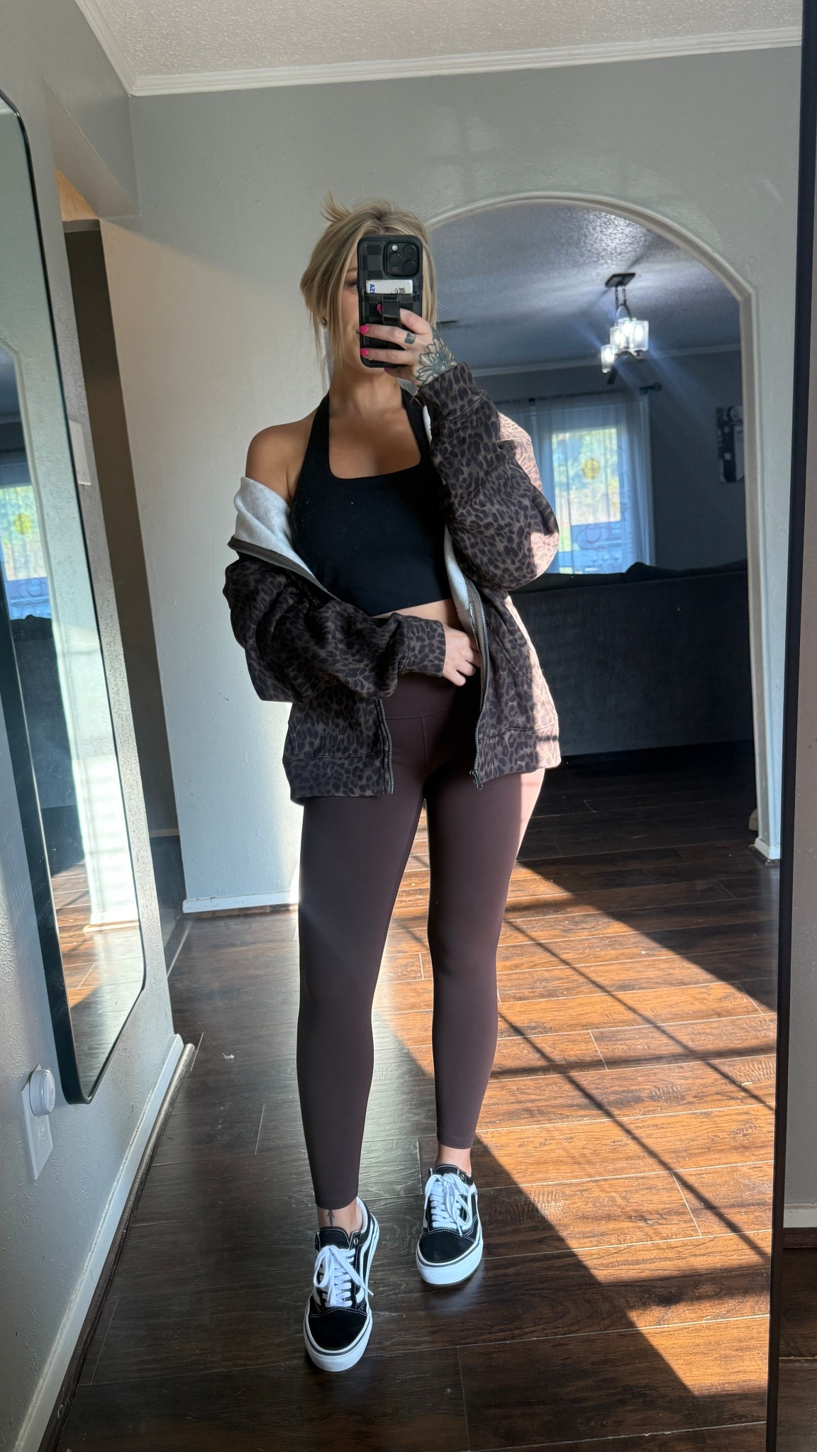 Wearing a size large in this men’s leopard zip up 😍🐆