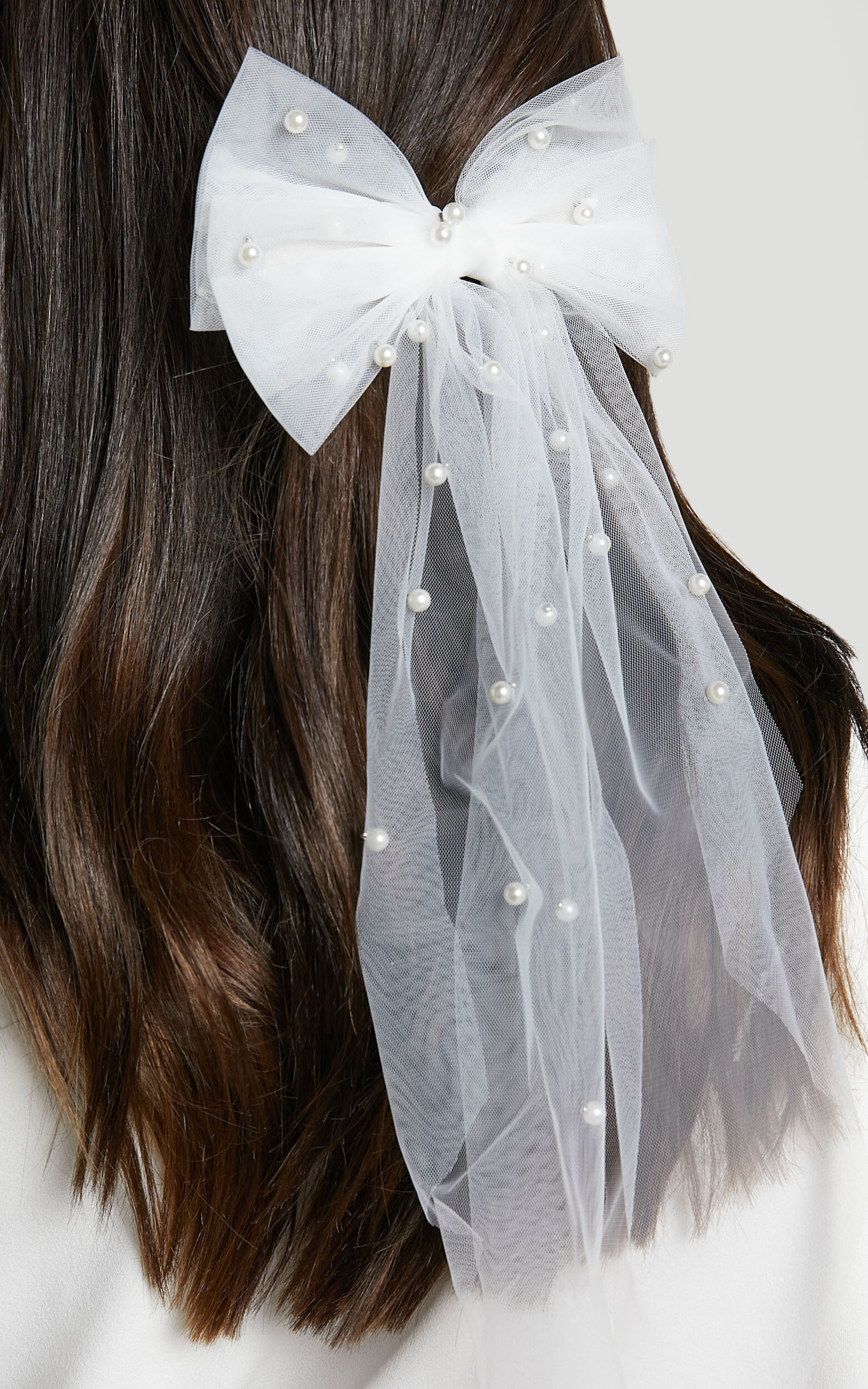 Avery Bow Pearl Hair Clip in White Pearl | Showpo (US, UK & Europe)