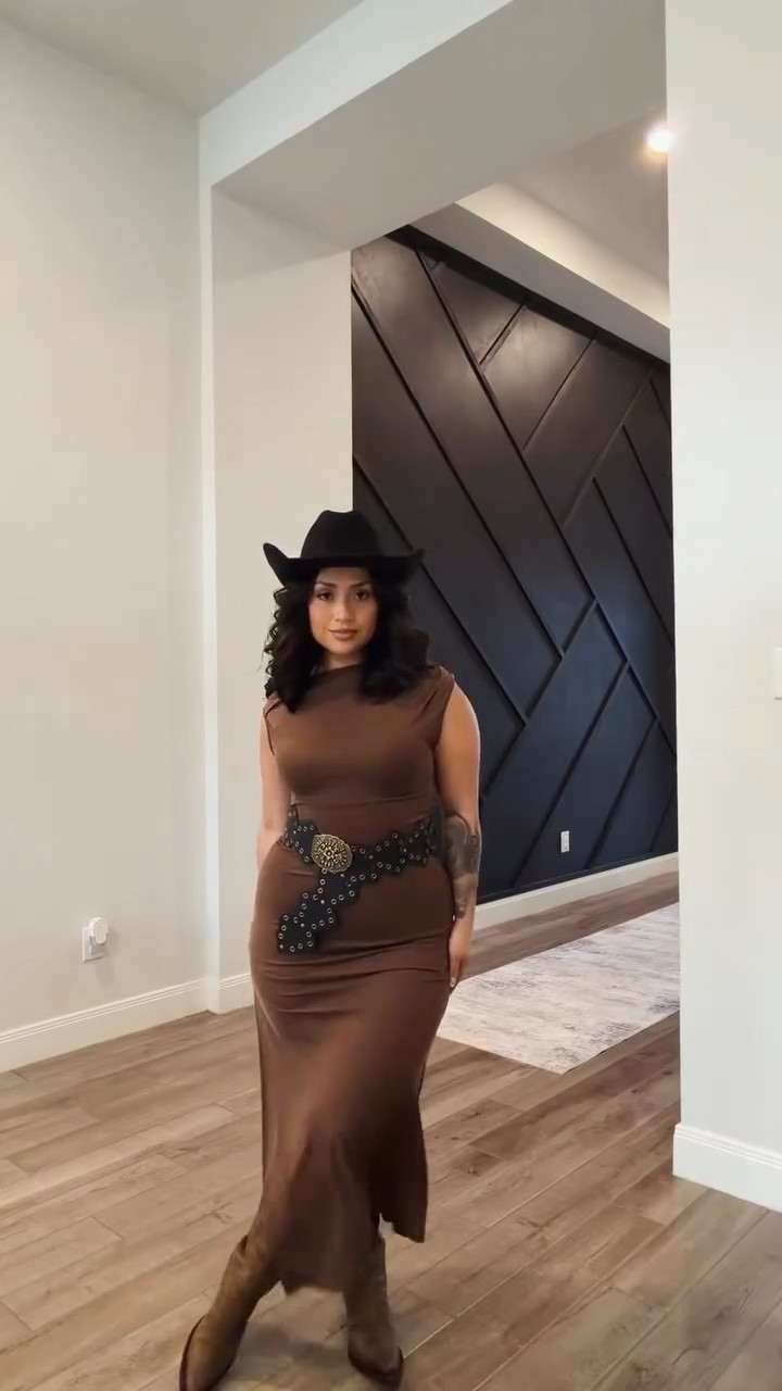I had so much fun listening to Miranda Lambert 🤭🤠

Dress @commense.official 
Boots @tecovas 

Links are in my LTK bio