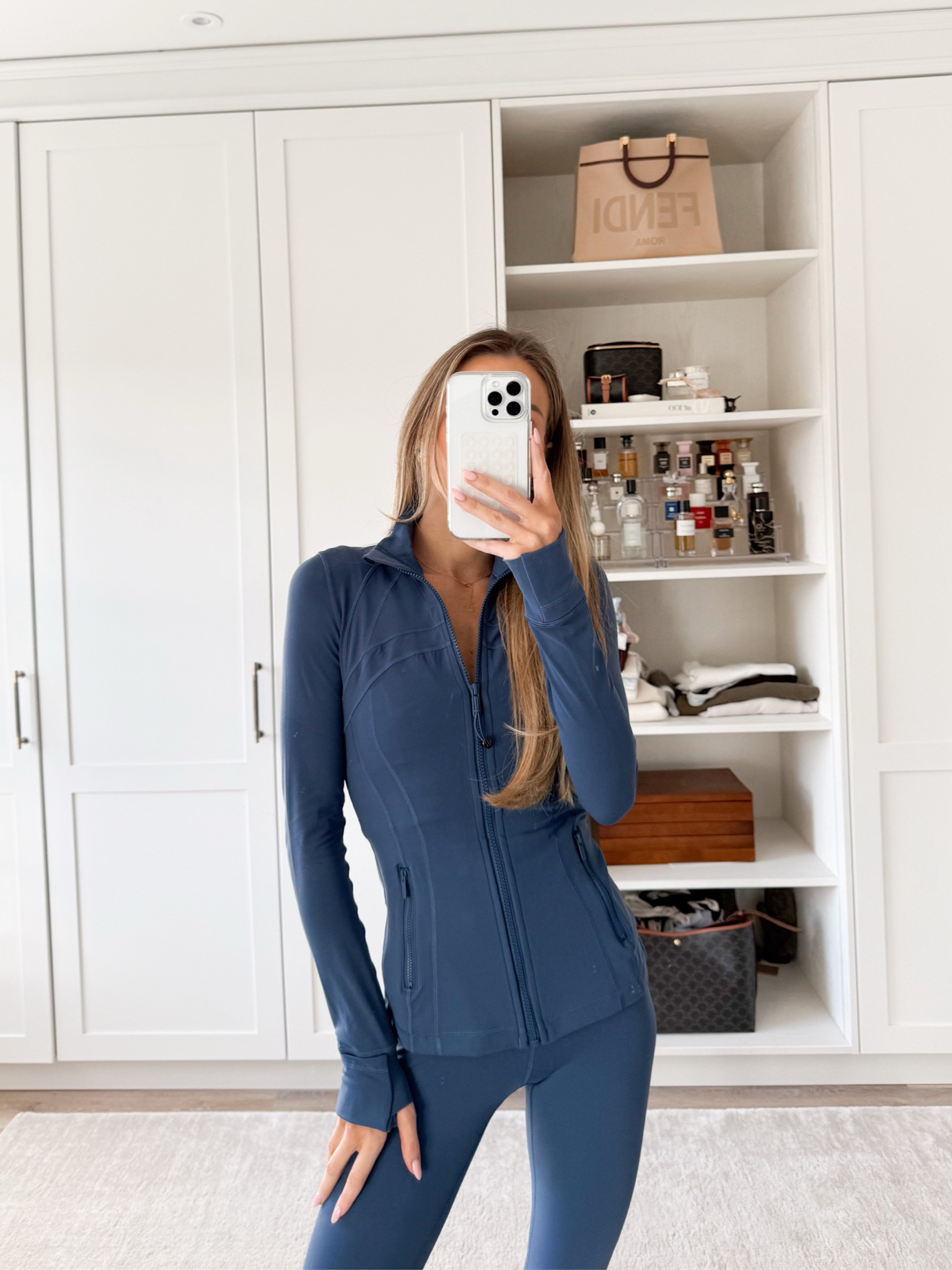 Girlsss the @lululemoneurope Black Friday sale is live 👏🏼 they have loads of their Define jackets in there too (if you don’t have one you neeed one - the most comfy and flattering gym item you will own 🫱🏼‍🫲🏽) ad