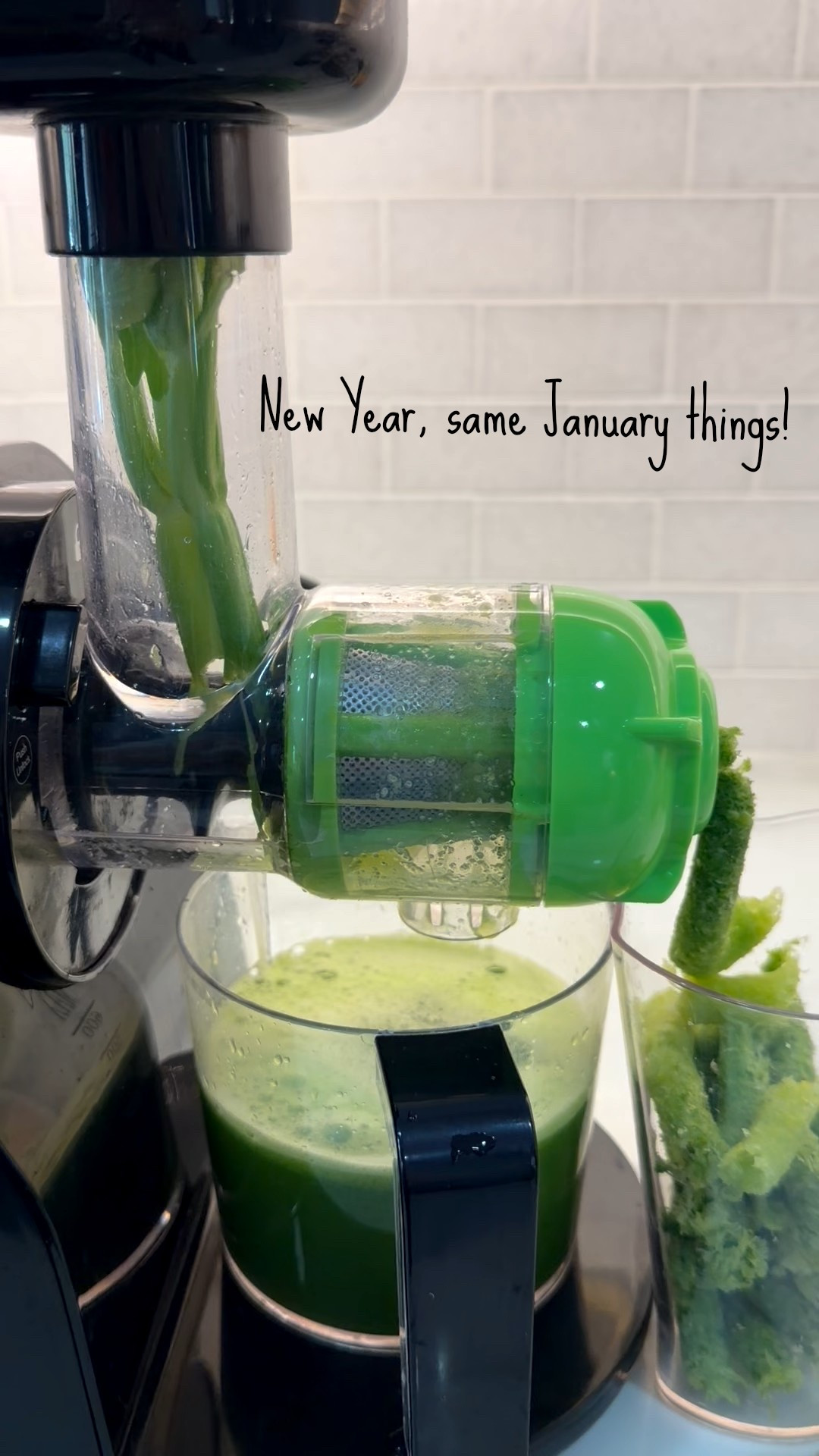 I absolutely love a good Slow Juicer 🍎🍊🍋🫐🥒 January always starts off with some celery juice that tastes like fresh cut grass and dirt🤣