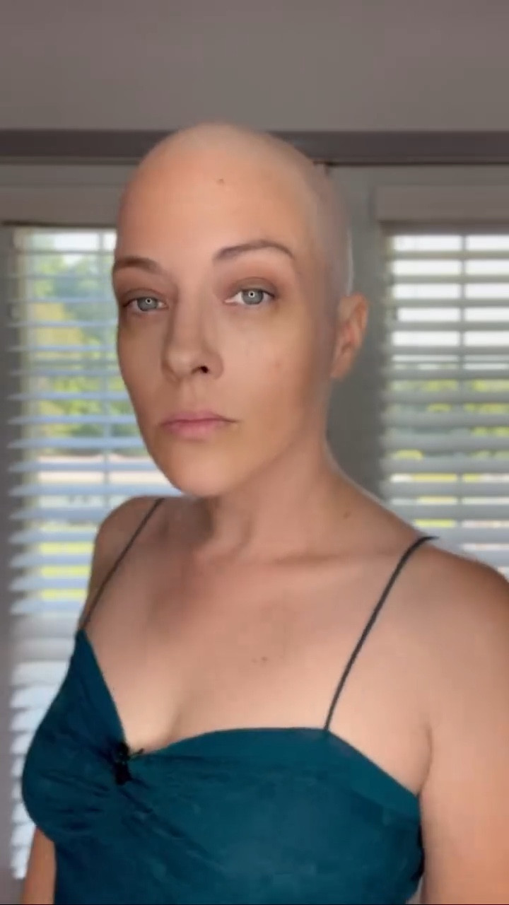 🤠🎤🔥💋

Wig I’m wearing - Vanilla Glow @uniwigs.designerwigs

Use CODE - Evie20

#uniwigs #fall #fallcollection #2024 #model #wig #alopecianbeauty #beauty #blondehair #fyp #exploremore #shorts #her #trendingnow #alopeciaawarenessmonth #photography #wildfable