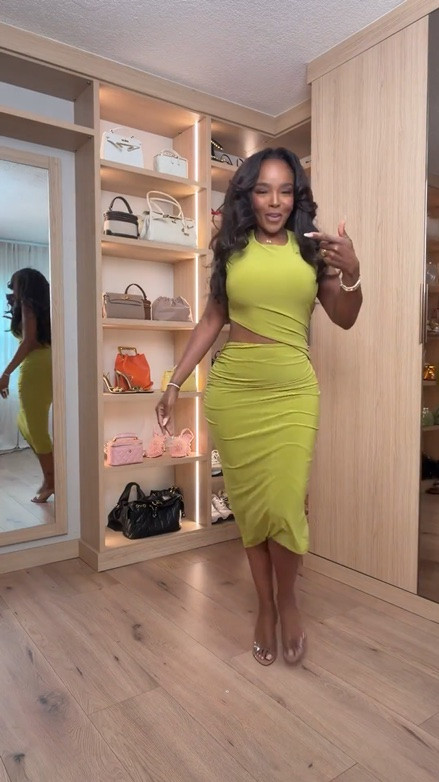 Scroll to shop this Express haul ✨

Trying on some of my latest @Express pieces and I’m obsessed—think elevated basics, statement sets, and versatile staples you can mix and match all season long. These are the kind of pieces that instantly upgrade your wardrobe and give you multiple outfit options.

Perfect for work, brunch, date nights, and everyday elevated looks.

📏 Measurements: 5’4”, 140 lbs, 34D bust, 27” waist, 40” hips

Follow me on Instagram and YouTube @kirasfashionfinds