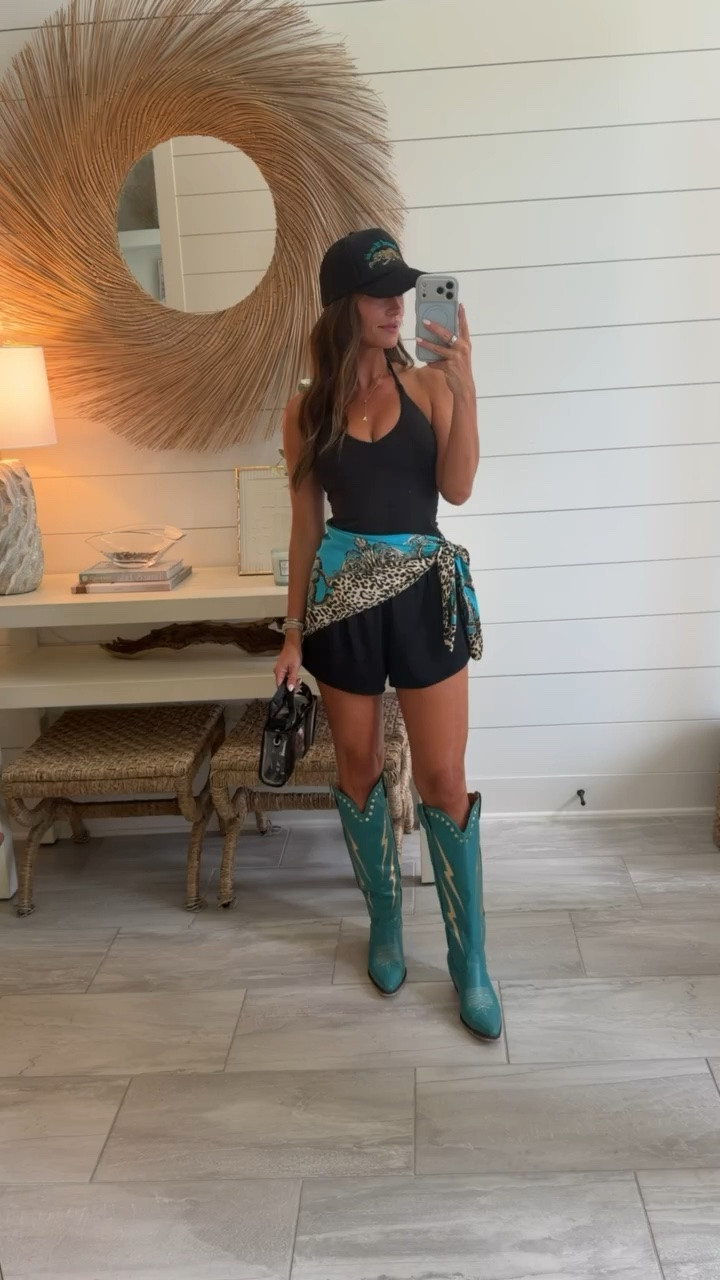 ootd / jags game

#LTKootd #LTKgrwm #LTKSeasonal