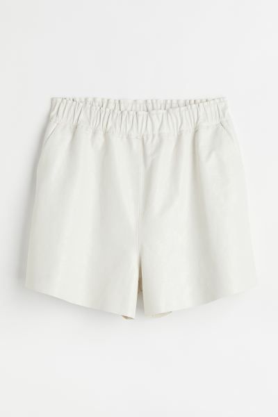 Pull-on-Shorts aus Leder | H&M (DE, AT, CH, DK, NL, NO, FI)