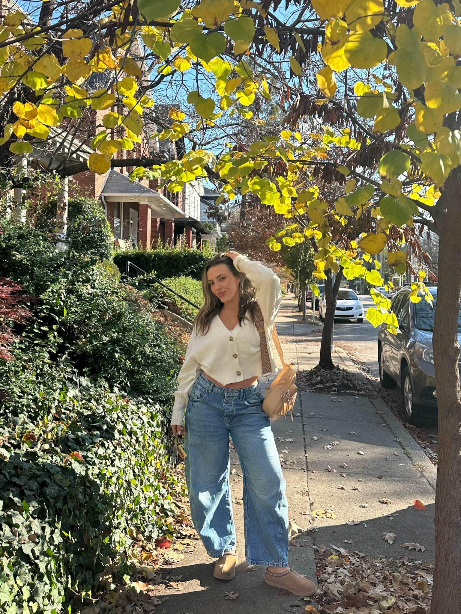 The perfect outfit: my favorite baggy barrel jeans and a cardi I adore 🤎 #barreljeans #freepeople #casualoutfits