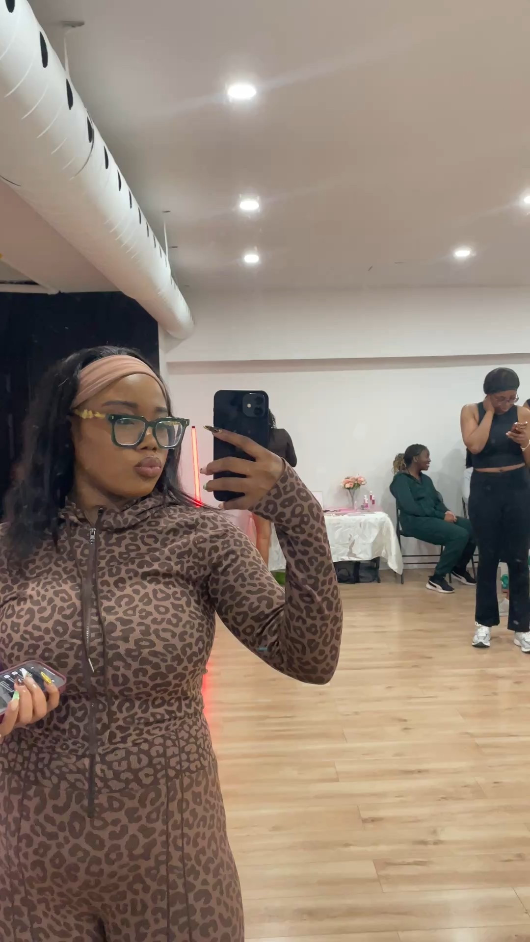 even my activewear is print coded 🤭

Simply download SHEIN App to search and follow my fave sportswear store 👉Eassivo,pinktip,NcmRyu👈 and stay in the style loop!
And don't forget to save with my coupon code: SP10caellahh726

#LTKgiftguide #LTKfitness #LTKcanada