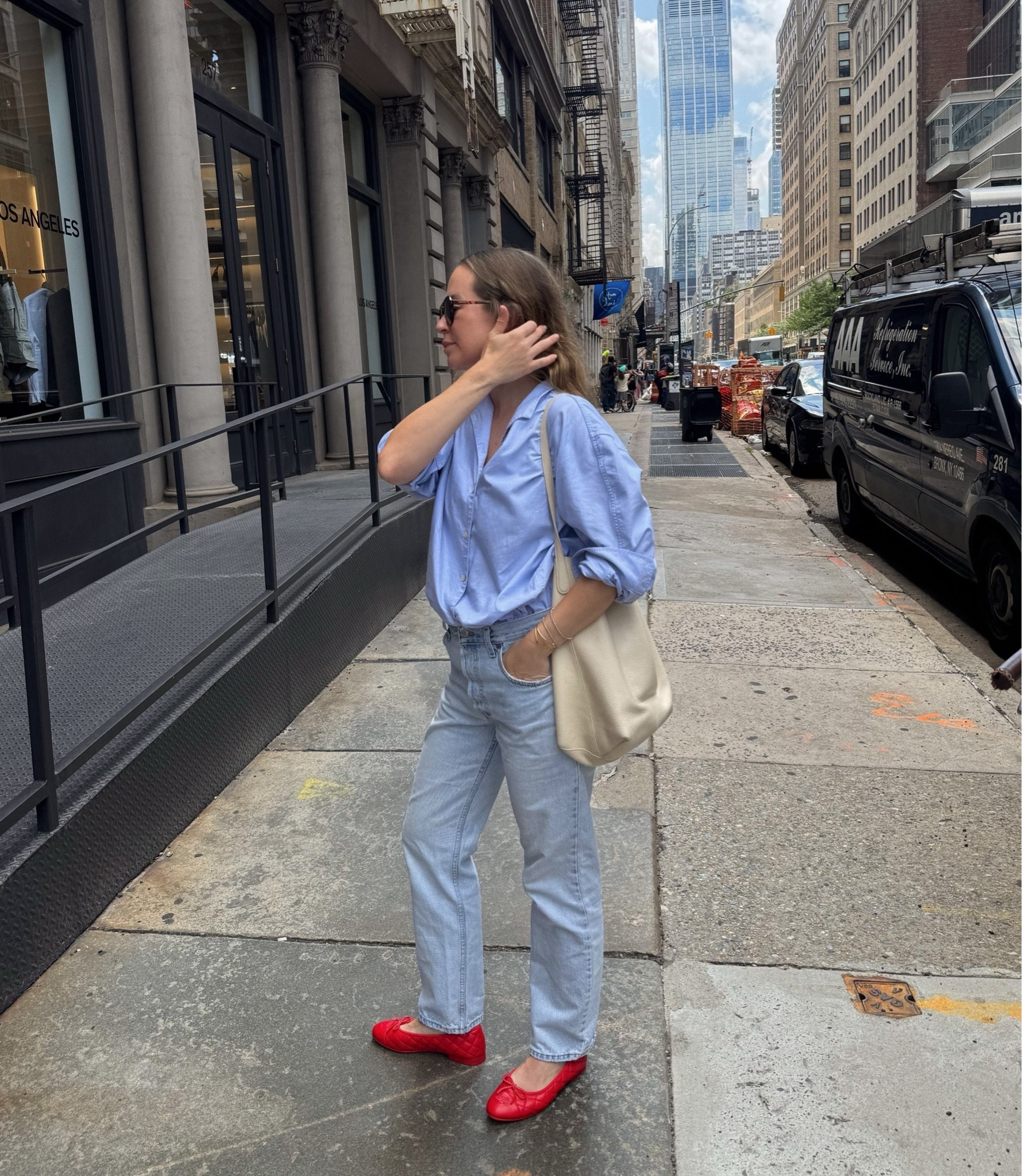 I'm wearing a medium in the button down which is my usual size. For a more fitted look, size down. 

The Levi's I'm wearing are vintage but the pair i included are so similar. I wear them regularly (the similar pair).