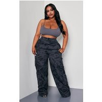 Plus Black Camo Cargo Pants | PrettyLittleThing US